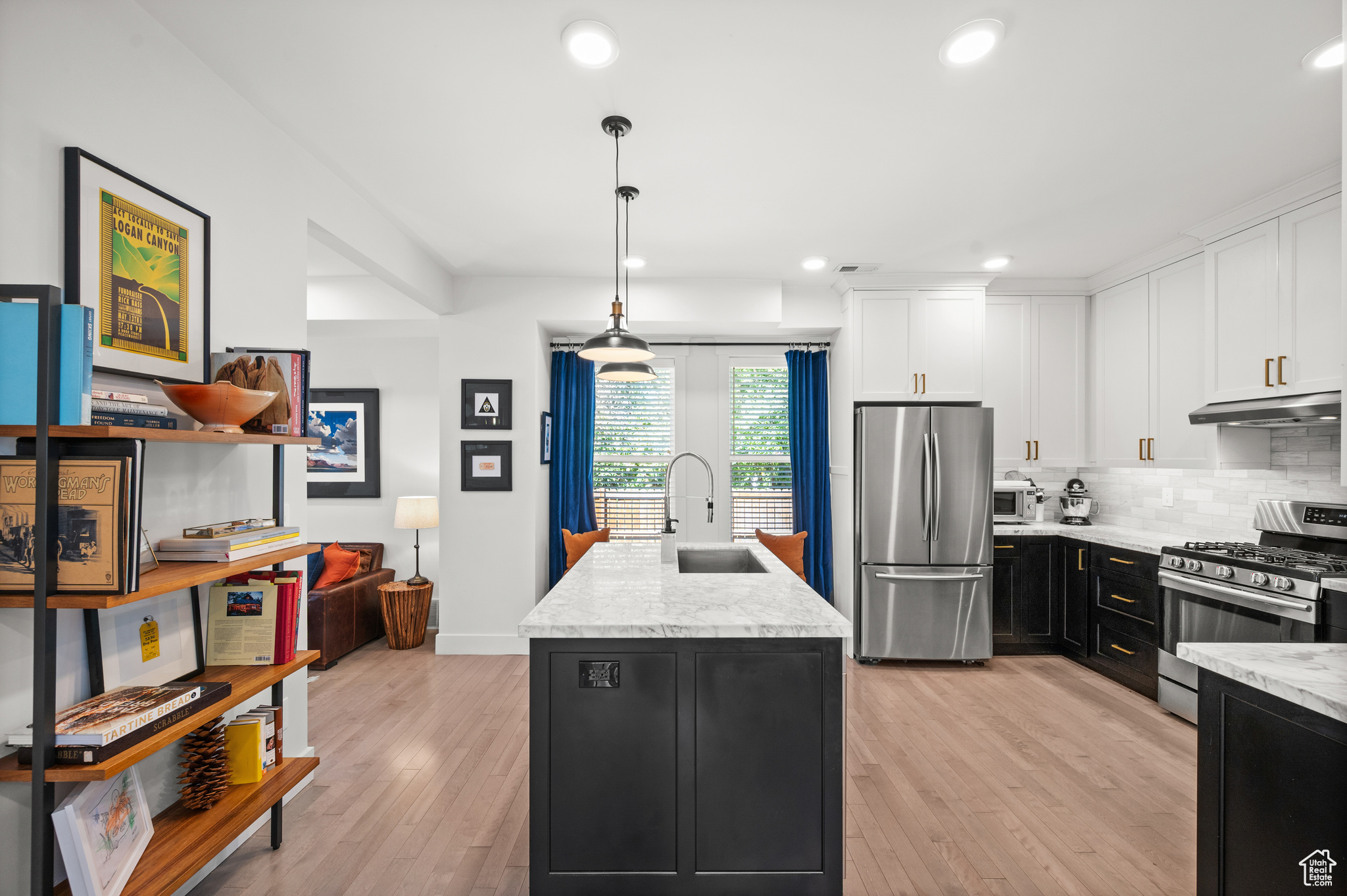 1123 E ROOSEVELT AVE