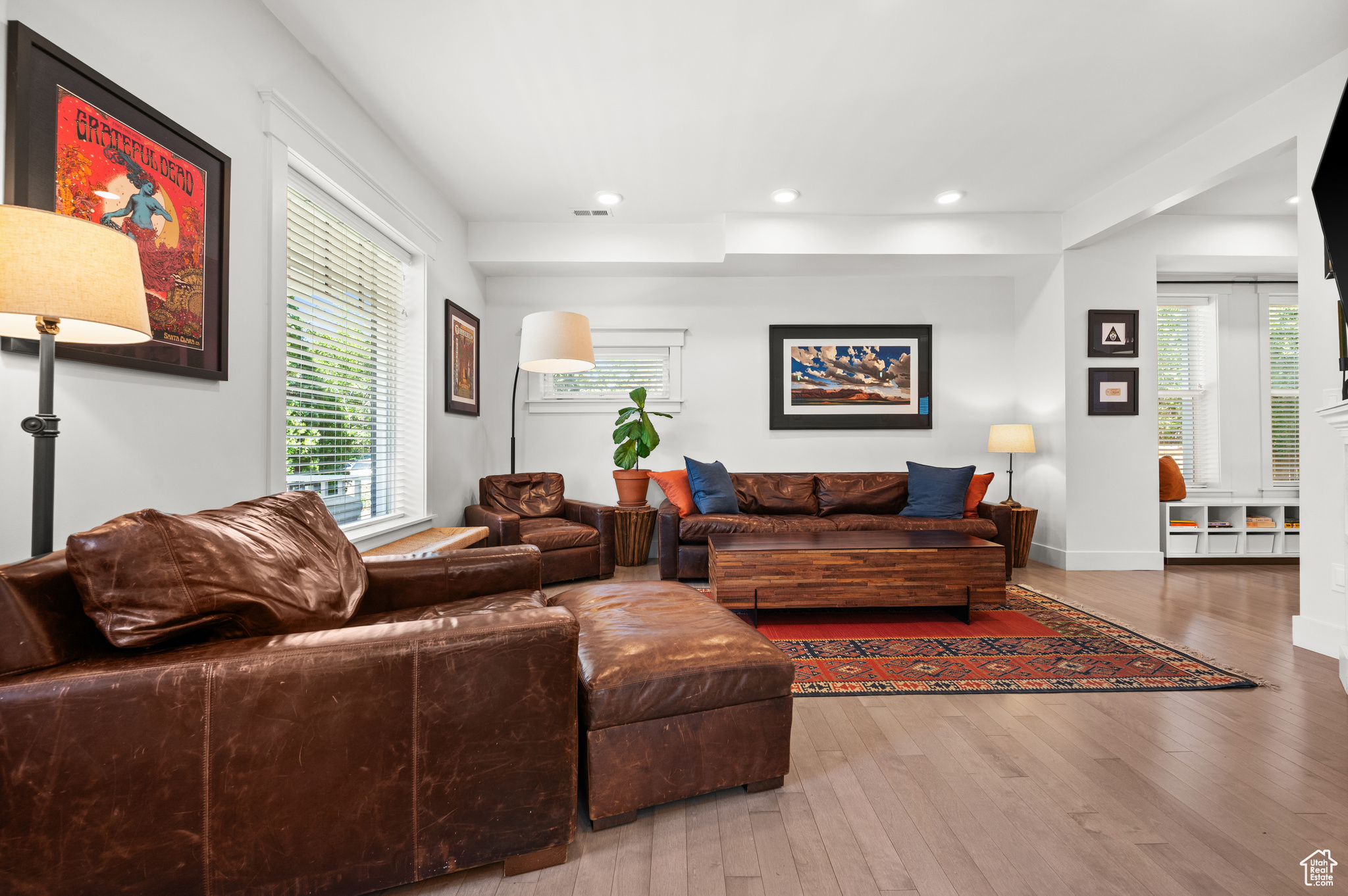 1123 E ROOSEVELT AVE