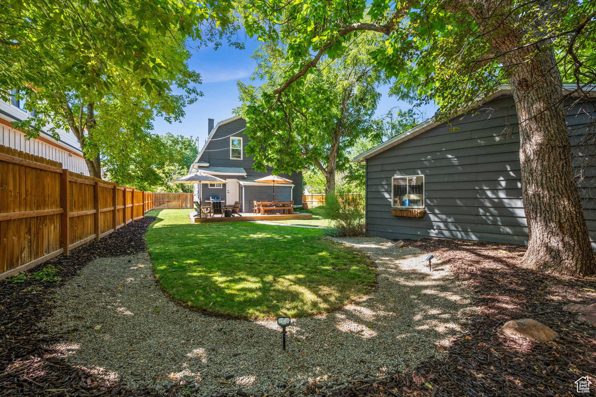 1123 E ROOSEVELT AVE