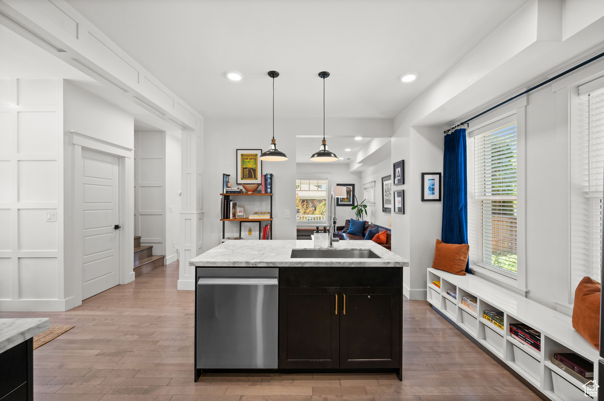 1123 E ROOSEVELT AVE