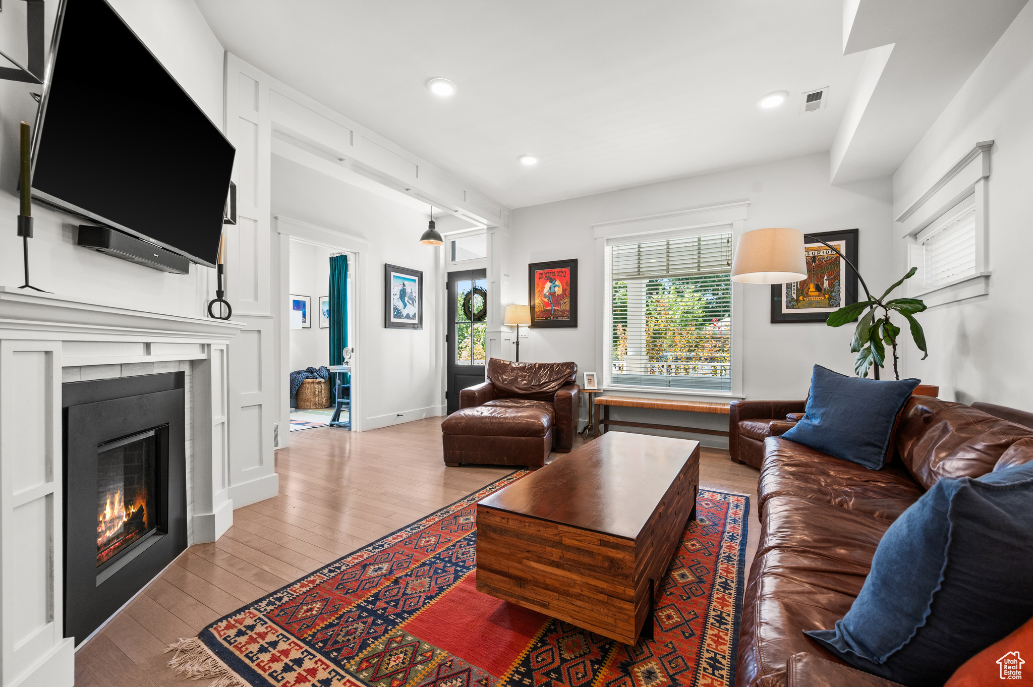 1123 E ROOSEVELT AVE