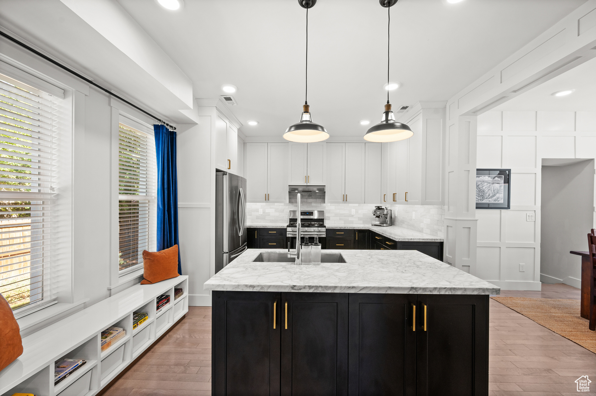1123 E ROOSEVELT AVE