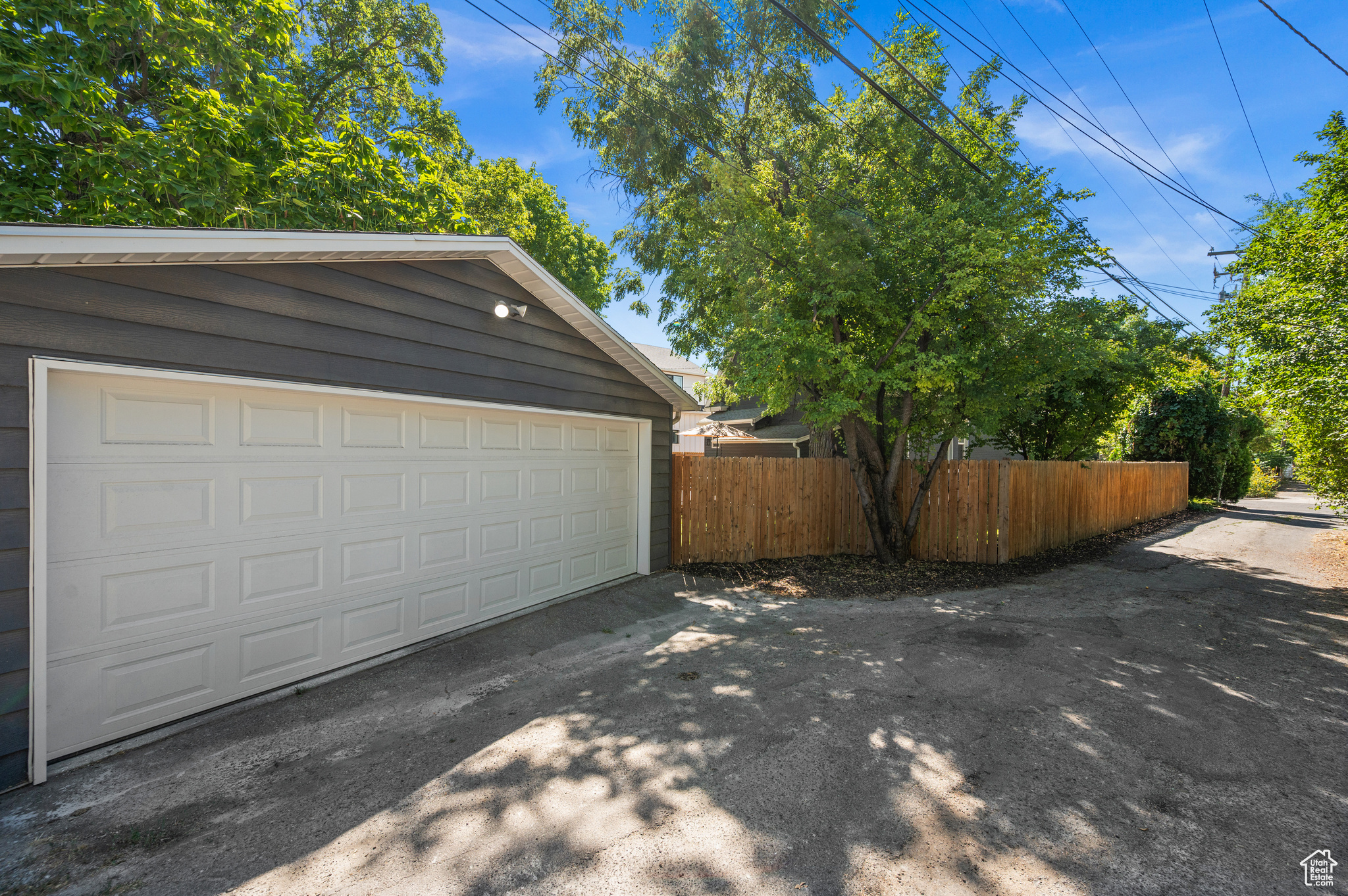 1123 E ROOSEVELT AVE