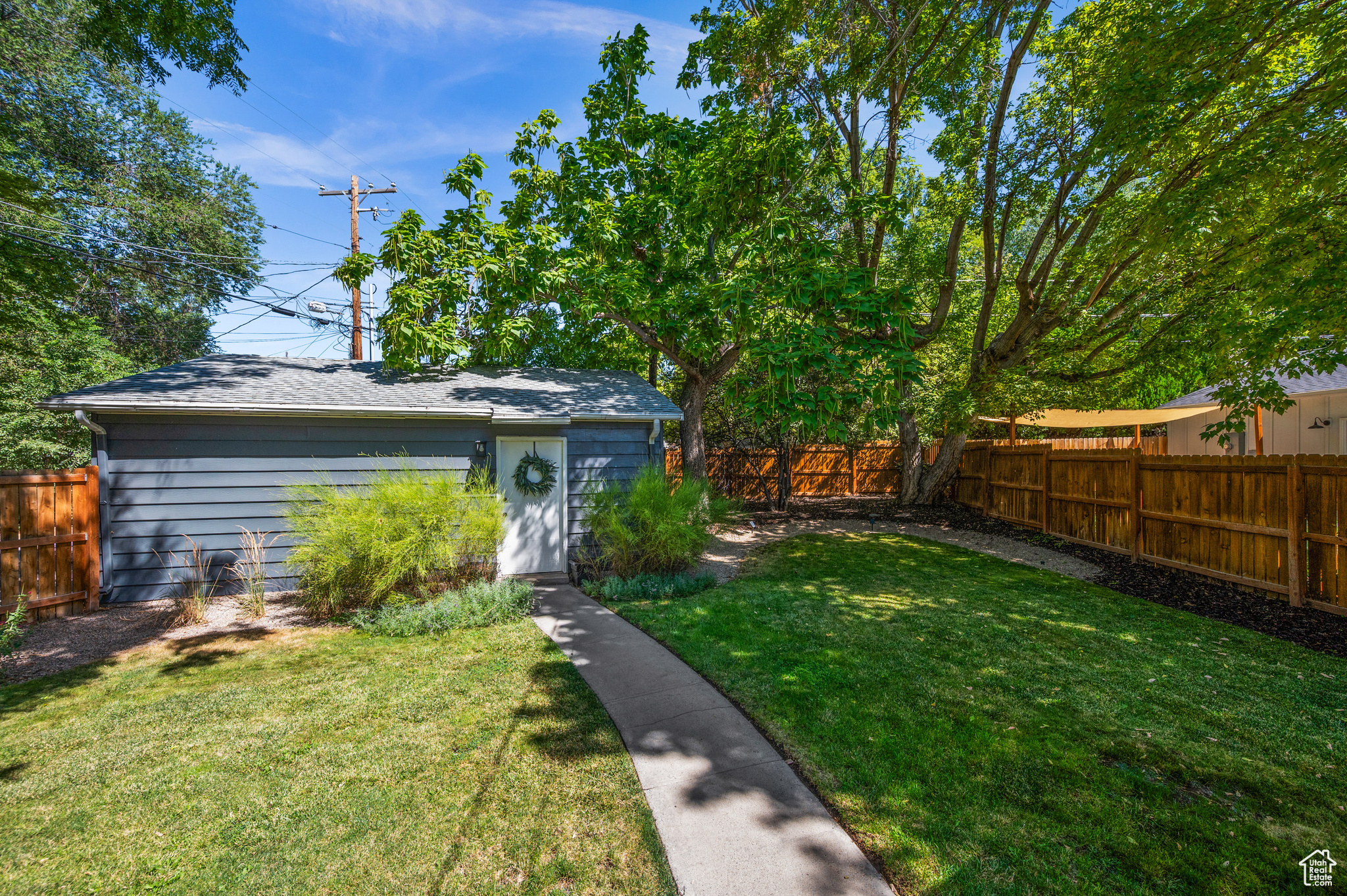 1123 E ROOSEVELT AVE