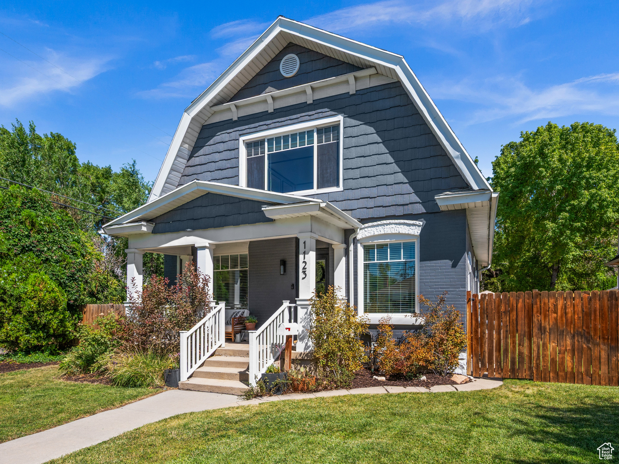 1123 E ROOSEVELT AVE