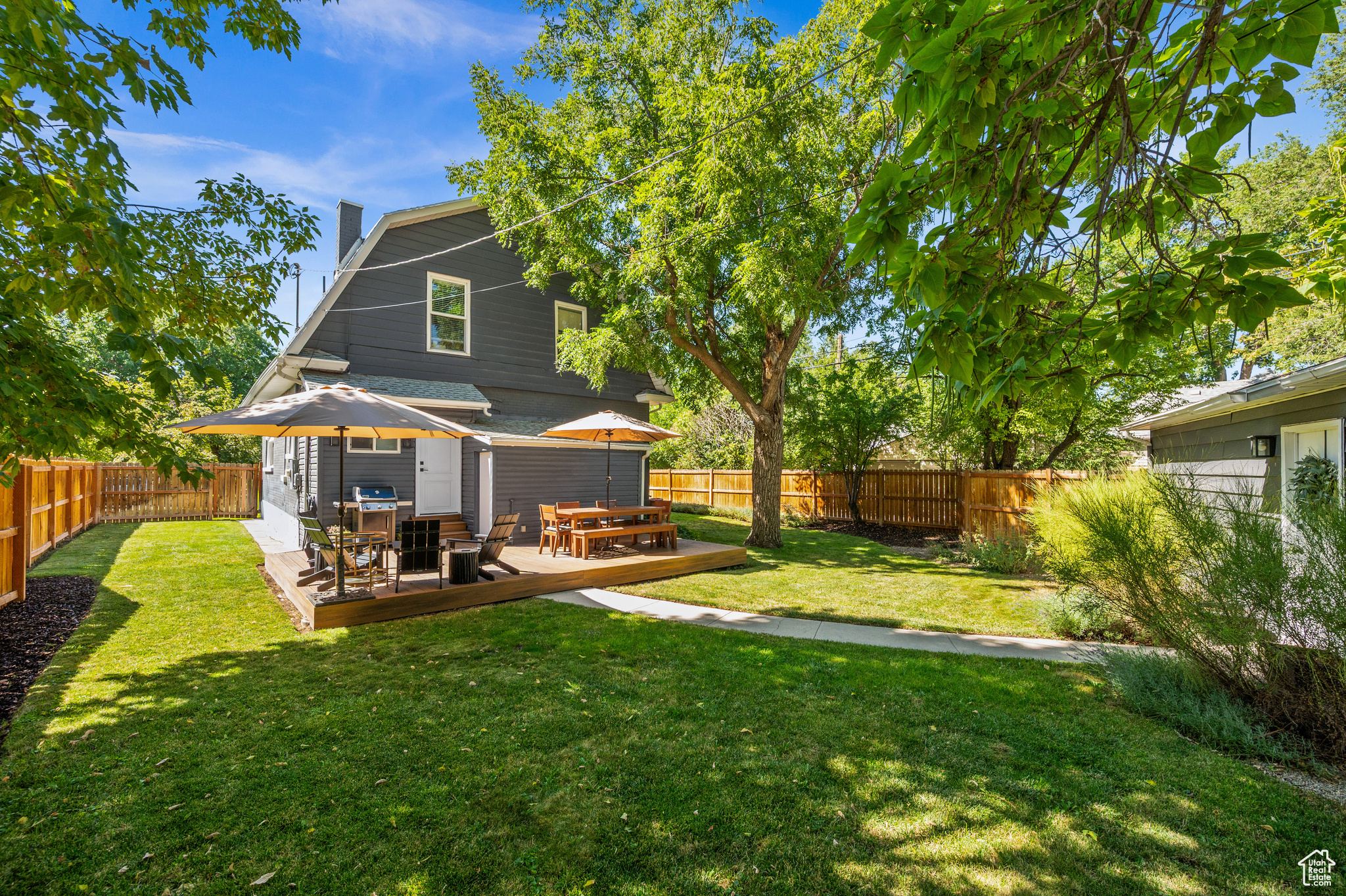 1123 E ROOSEVELT AVE