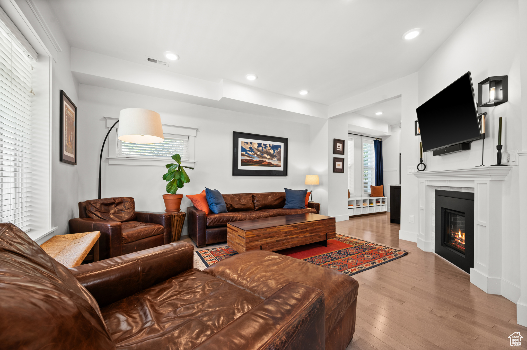 1123 E ROOSEVELT AVE