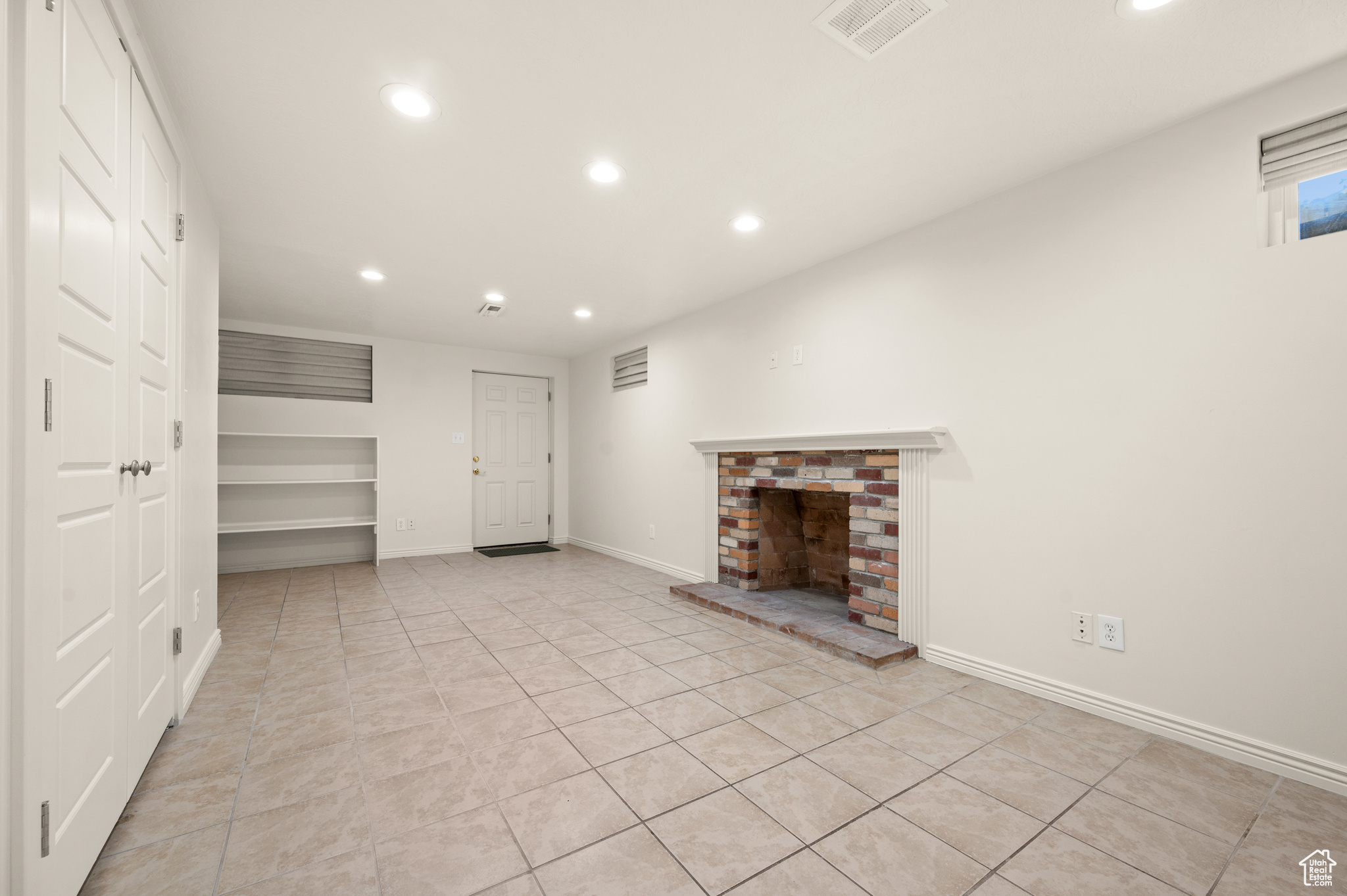 1752 E MILLCREEK CIR