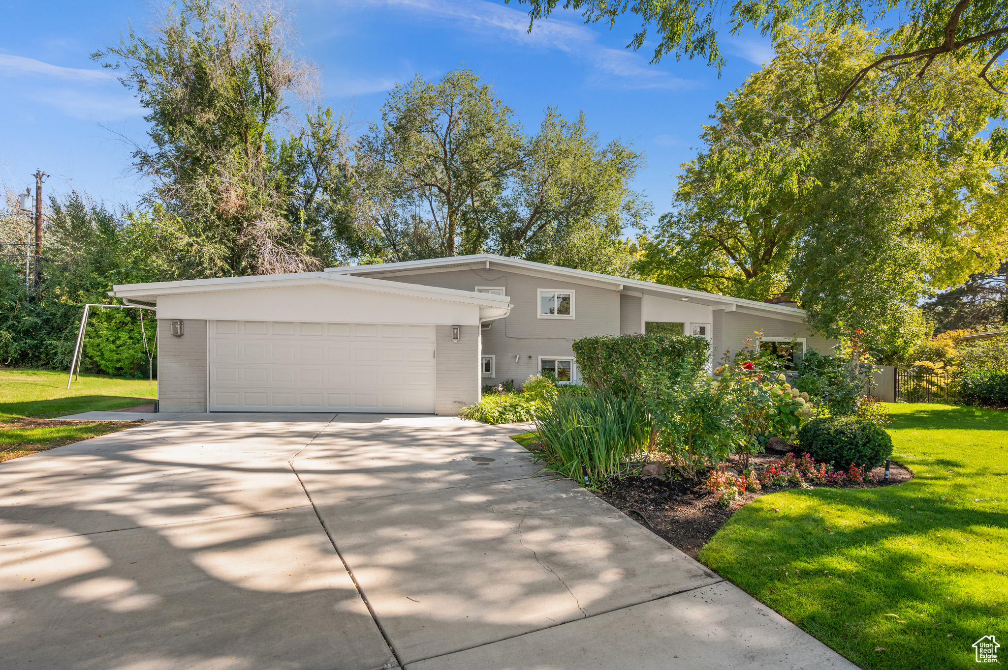 1752 E MILLCREEK CIR
