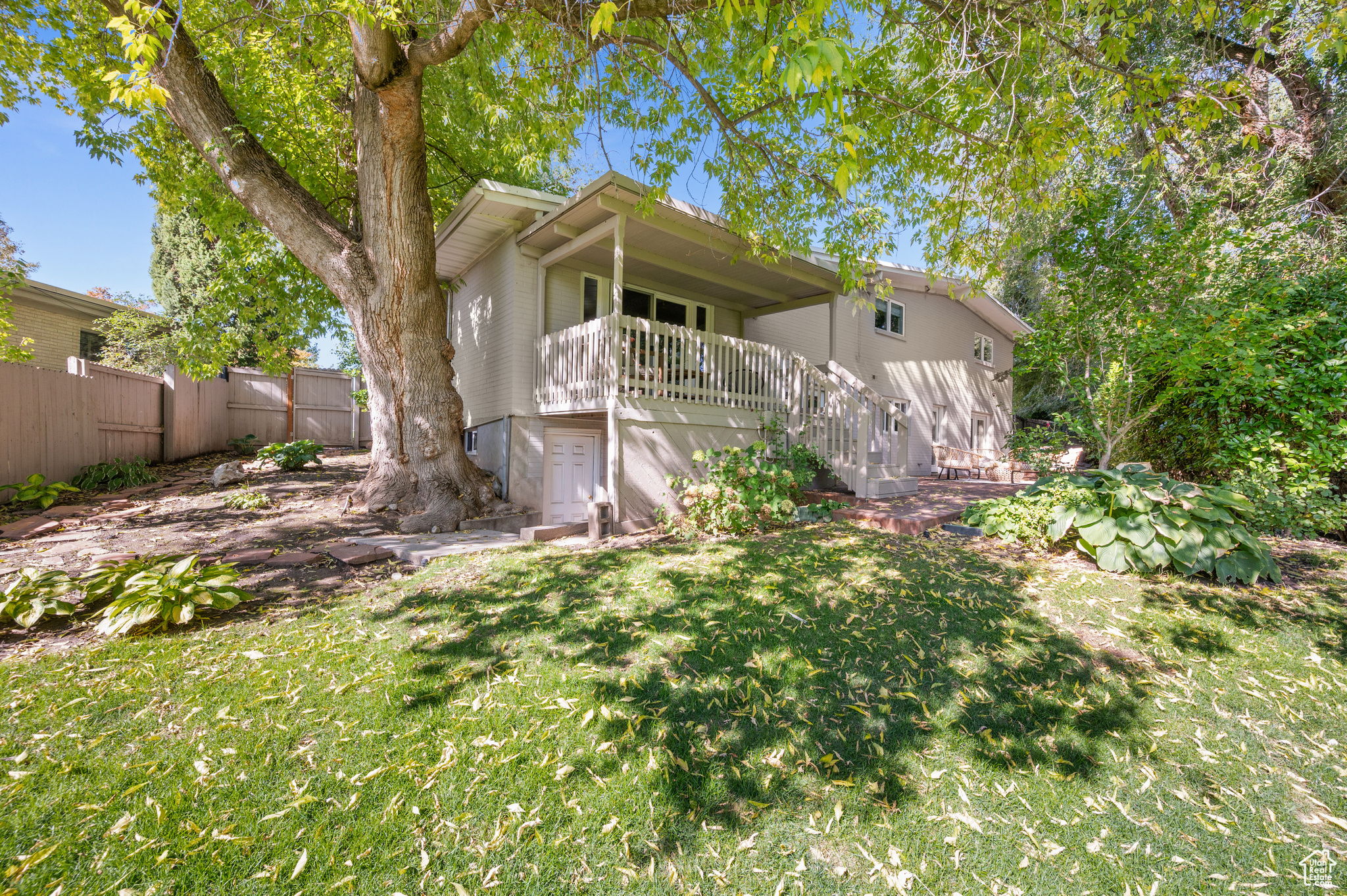 1752 E MILLCREEK CIR