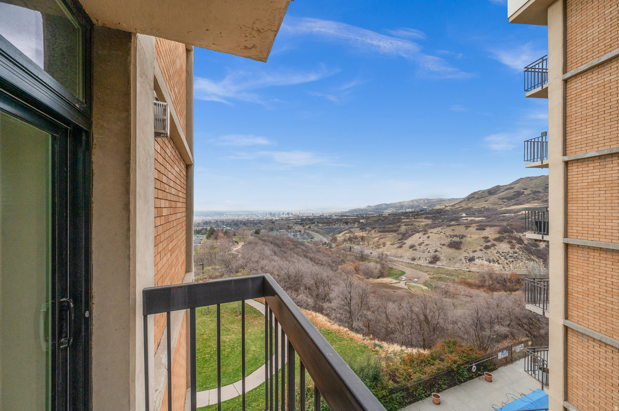 960 S DONNER WAY #450