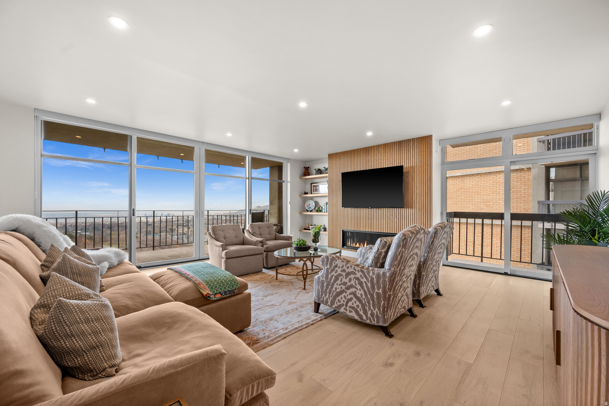 960 S DONNER WAY #450