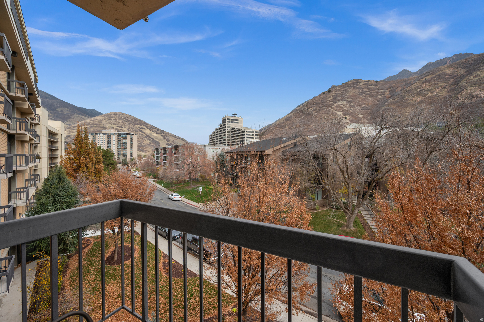 960 S DONNER WAY #450