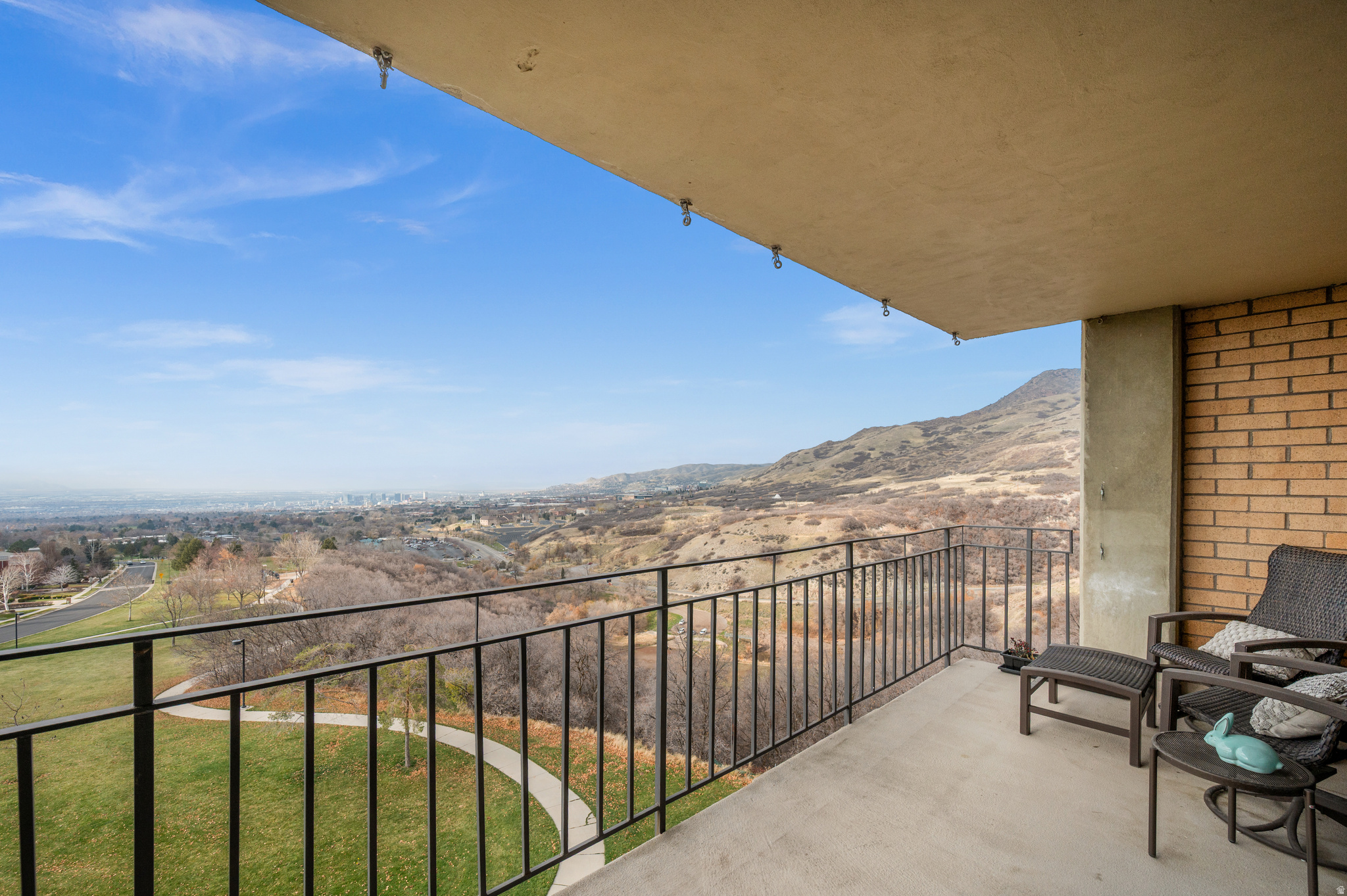 960 S DONNER WAY #450