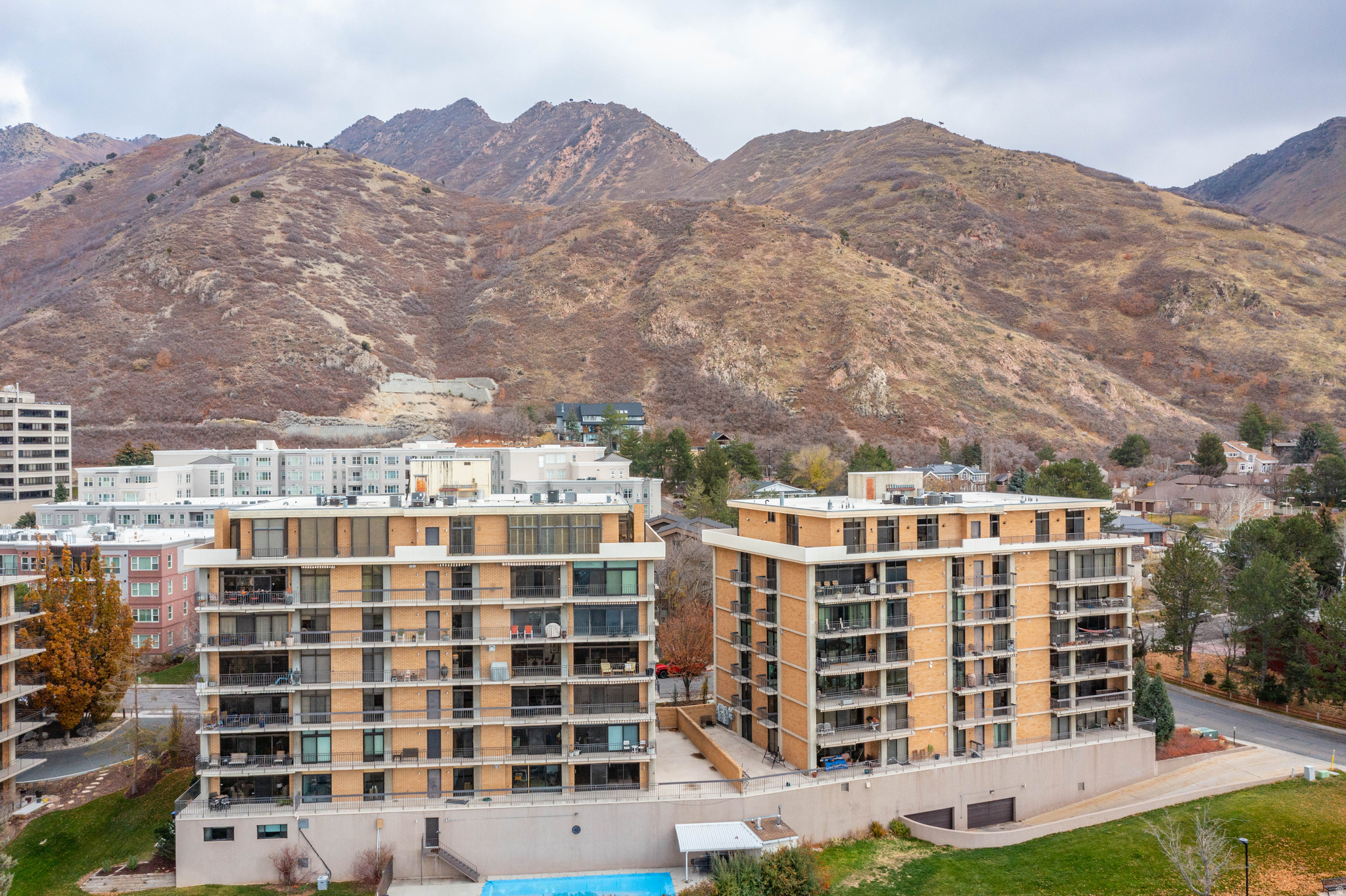 960 S DONNER WAY #450