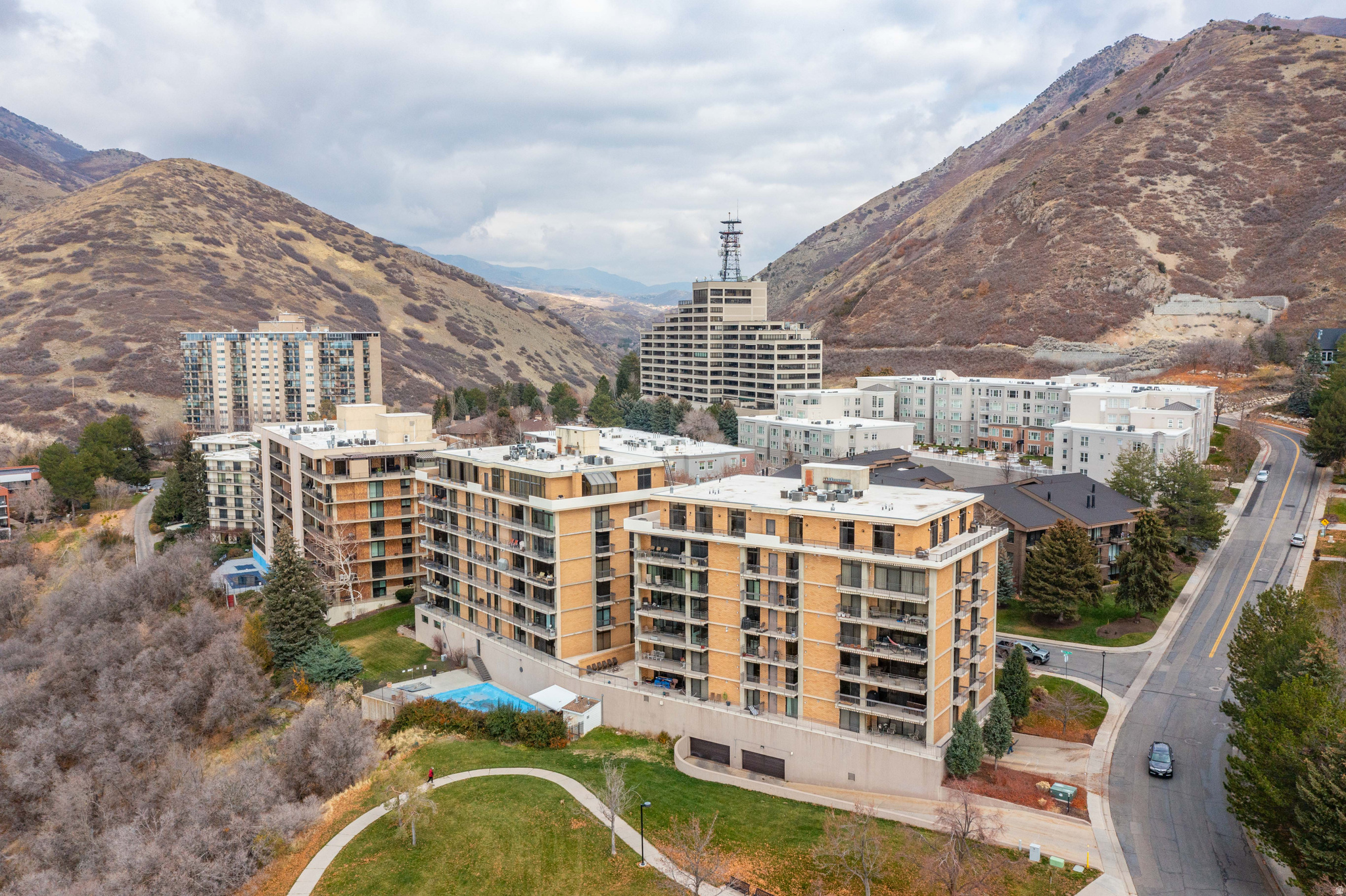 960 S DONNER WAY #450