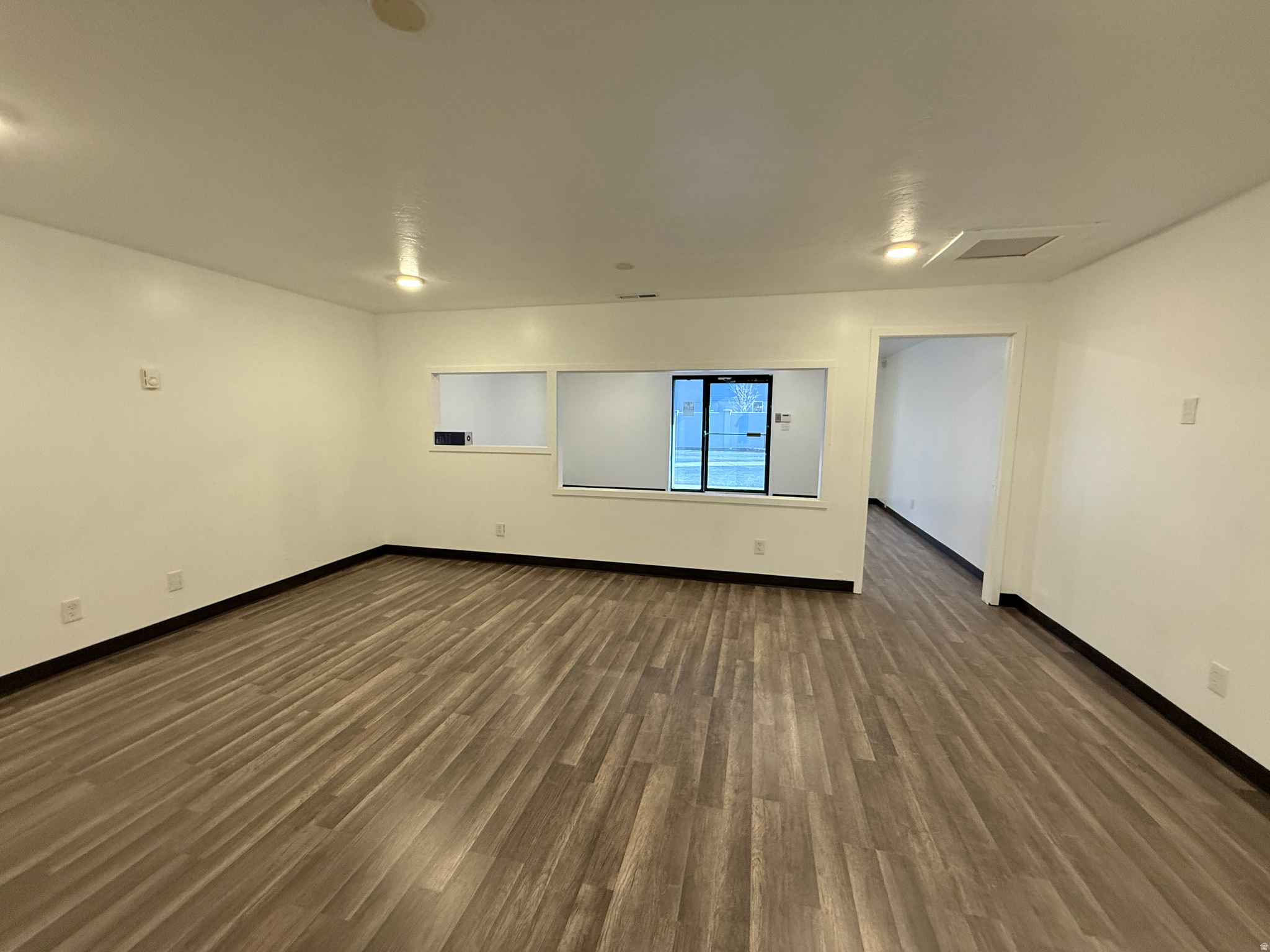 229 W HARRIS AVE