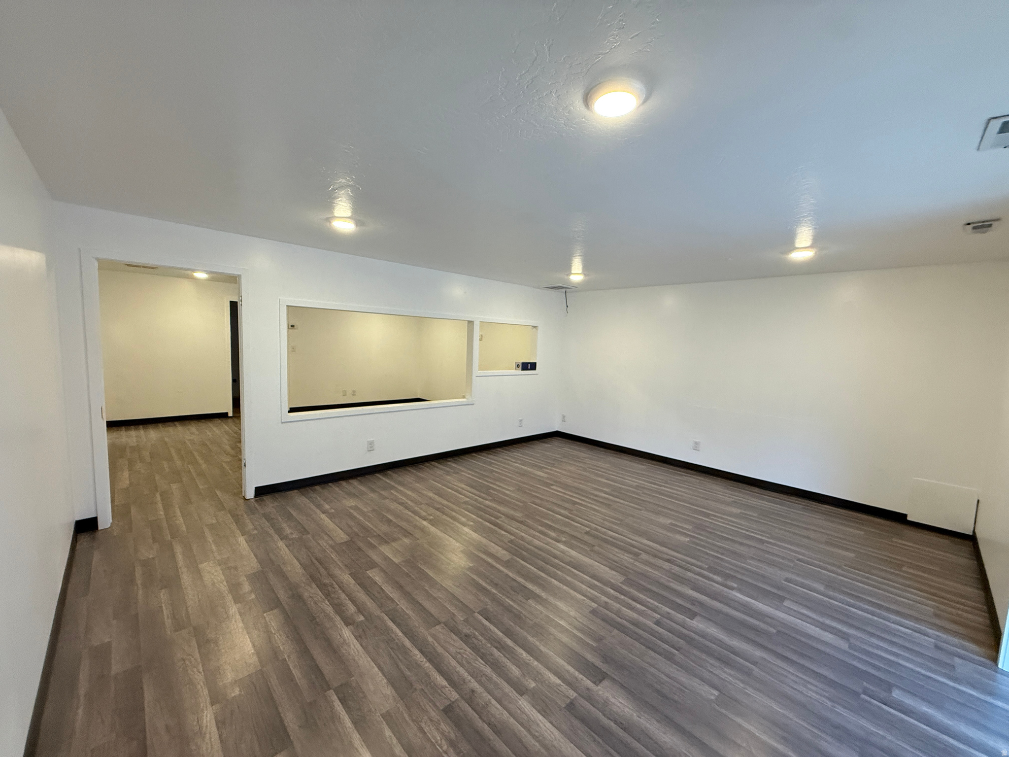 229 W HARRIS AVE