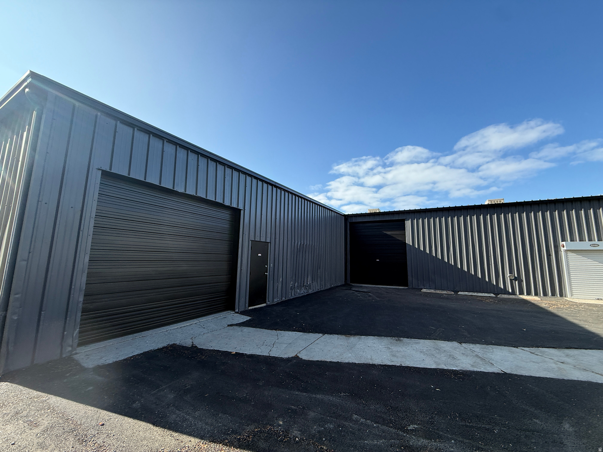 229 W HARRIS AVE