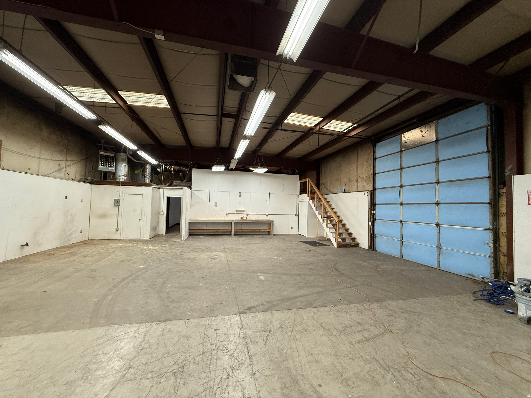 229 W HARRIS AVE