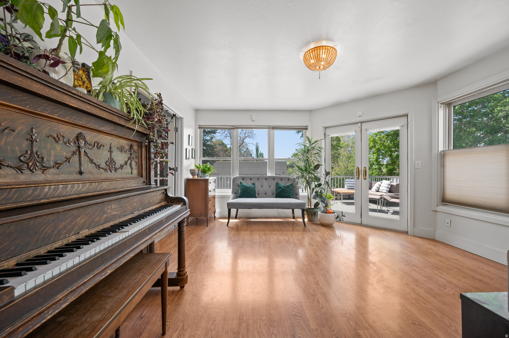 107 W CLINTON AVE