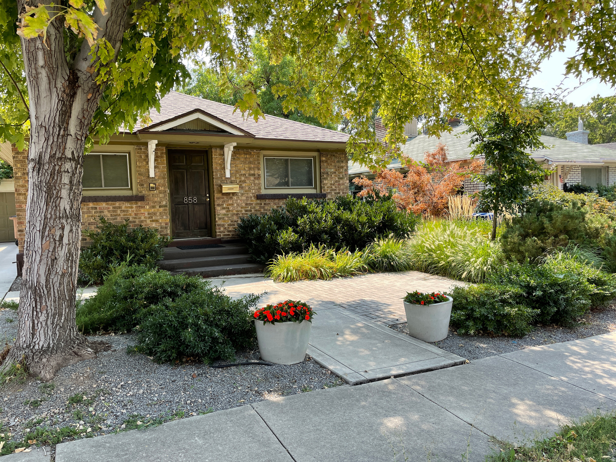 858 E ELM AVE