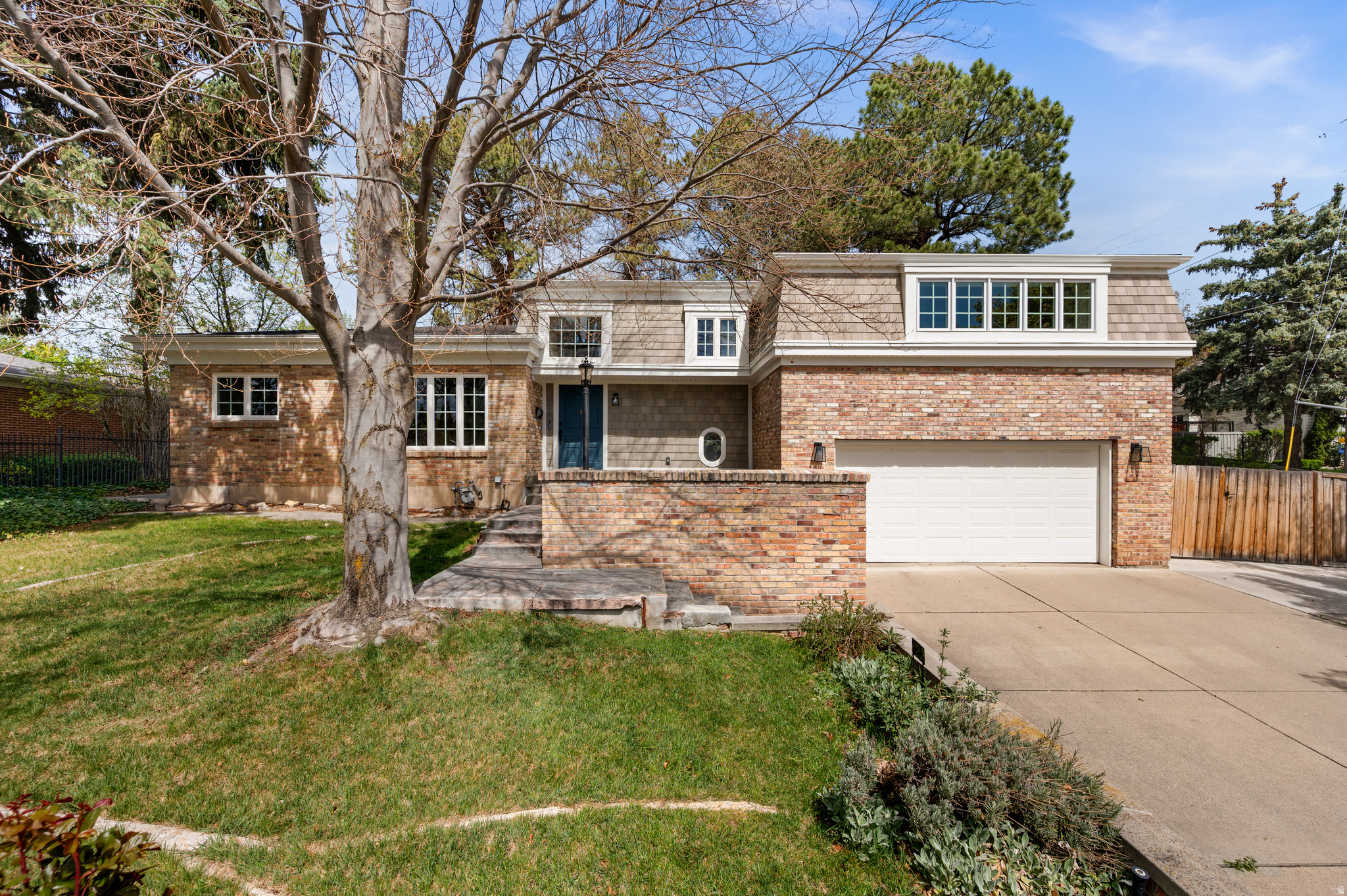 2797 E SOMMET DR