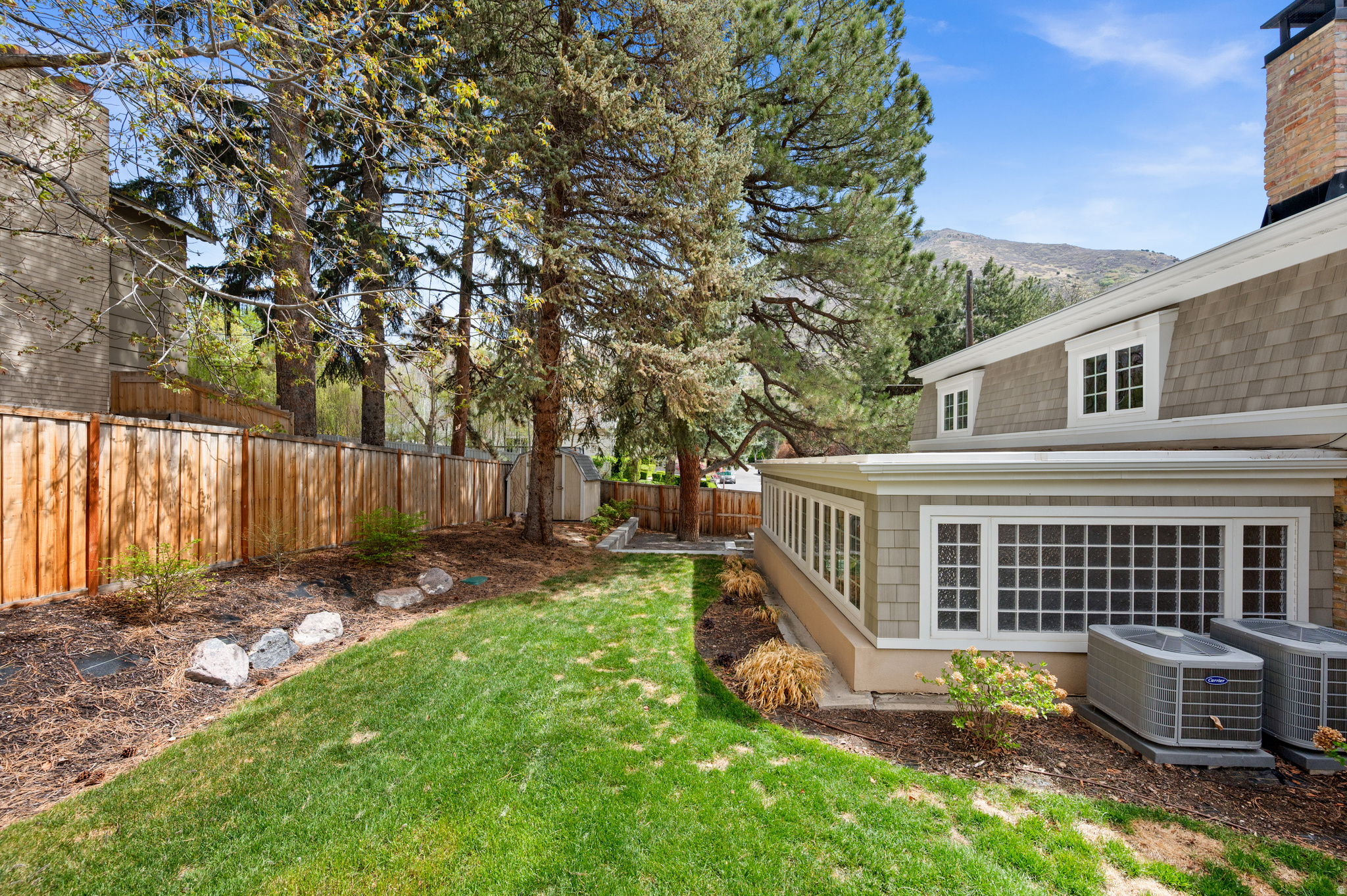 2797 E SOMMET DR