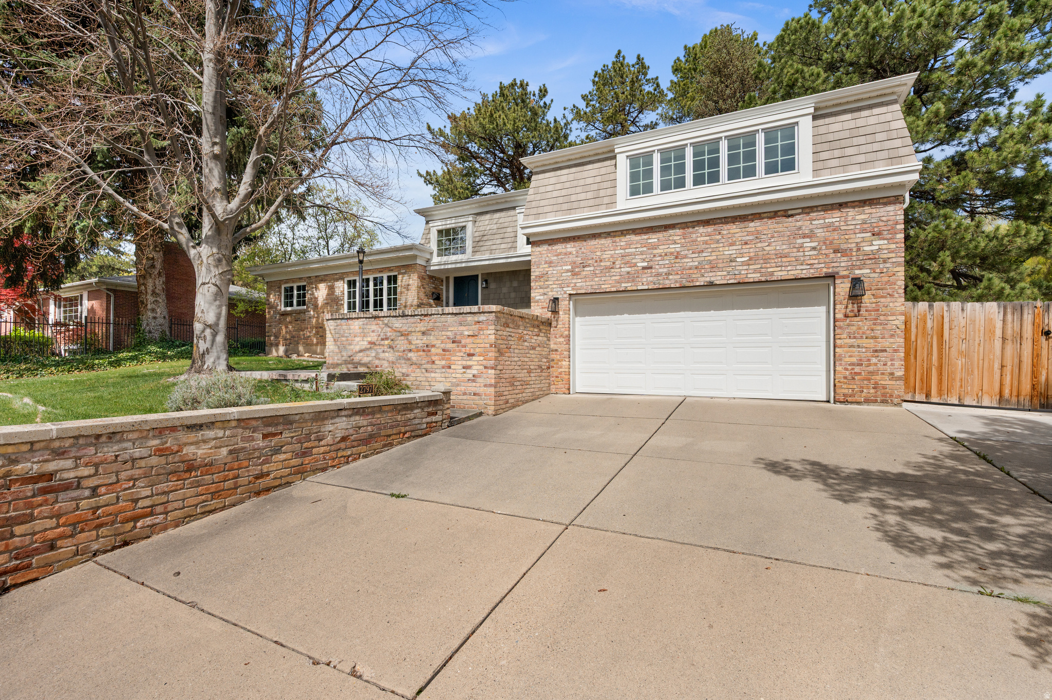 2797 E SOMMET DR