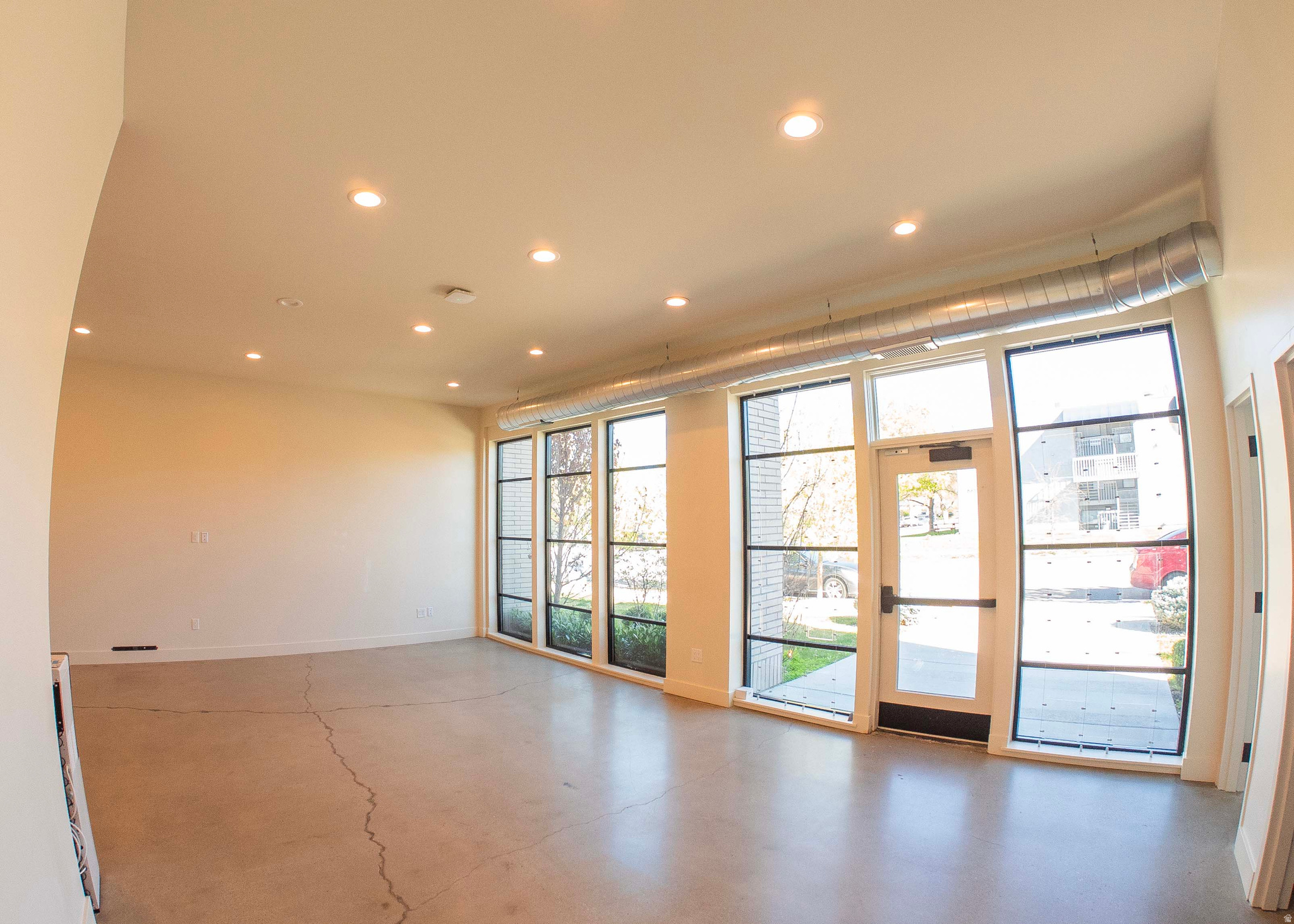 1586 E STRATFORD AVE AVE