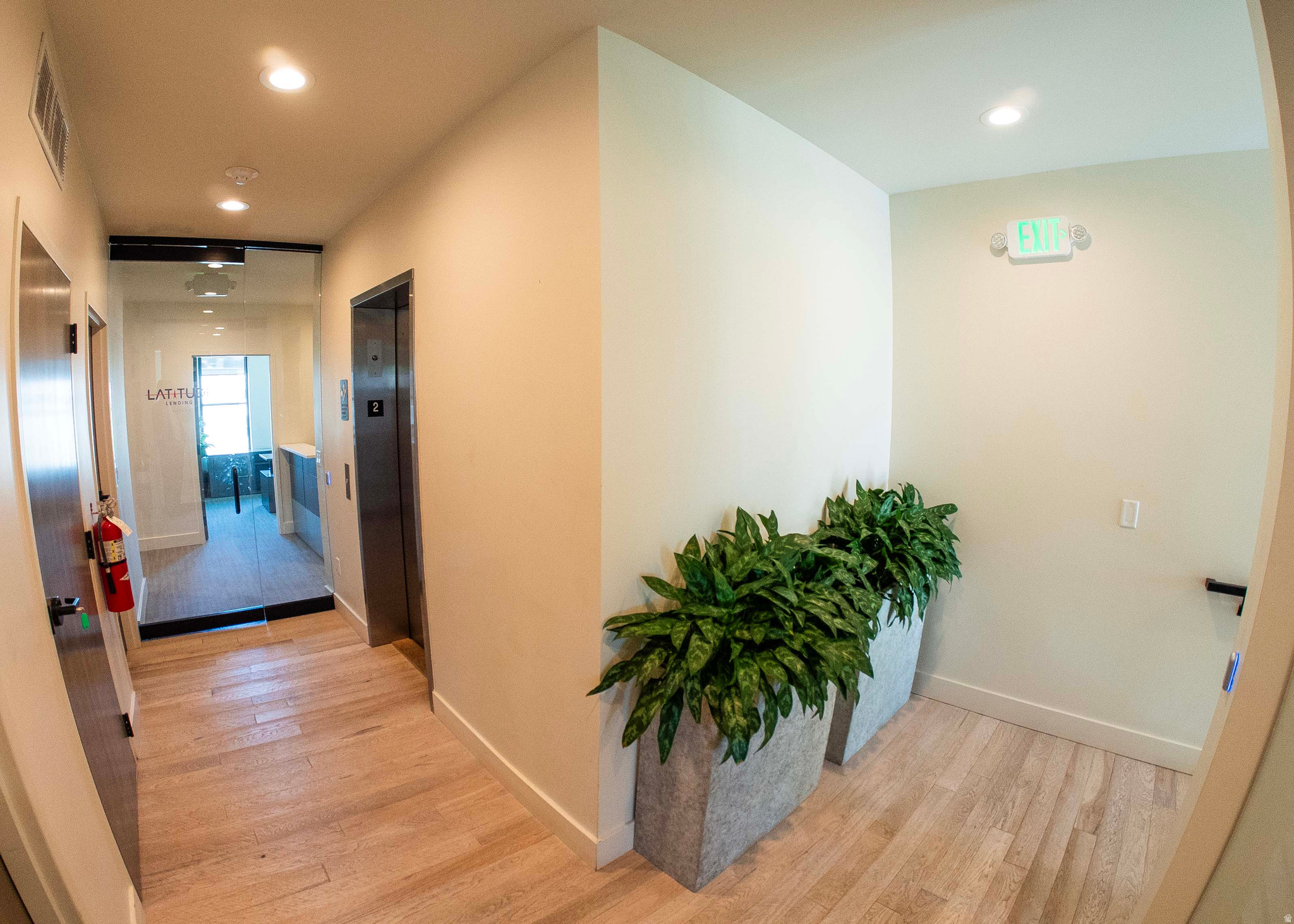 1586 E STRATFORD AVE AVE