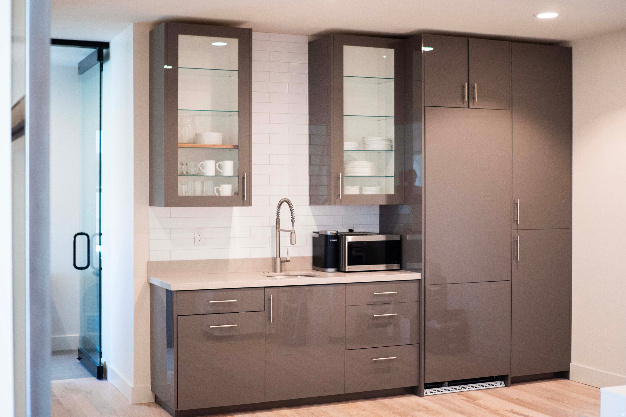 1586 E STRATFORD AVE AVE