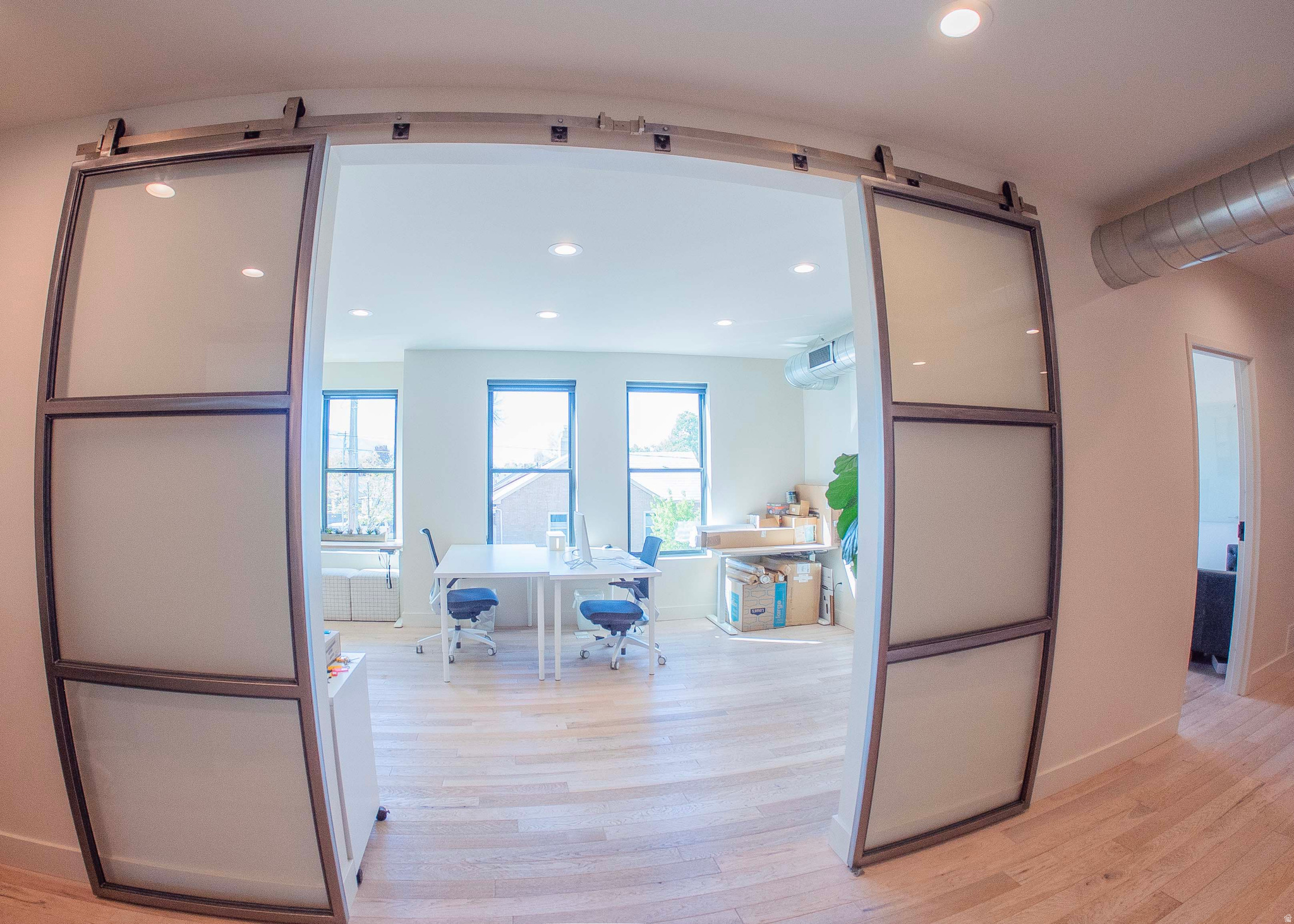 1586 E STRATFORD AVE AVE