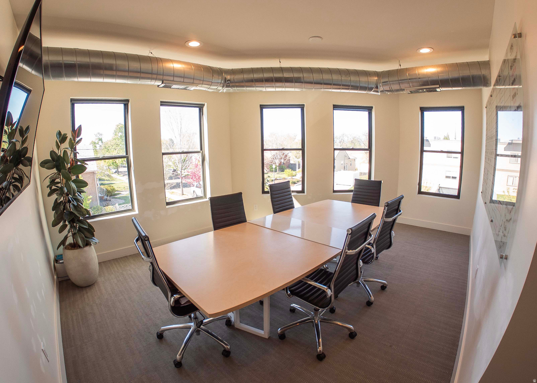 1586 E STRATFORD AVE AVE