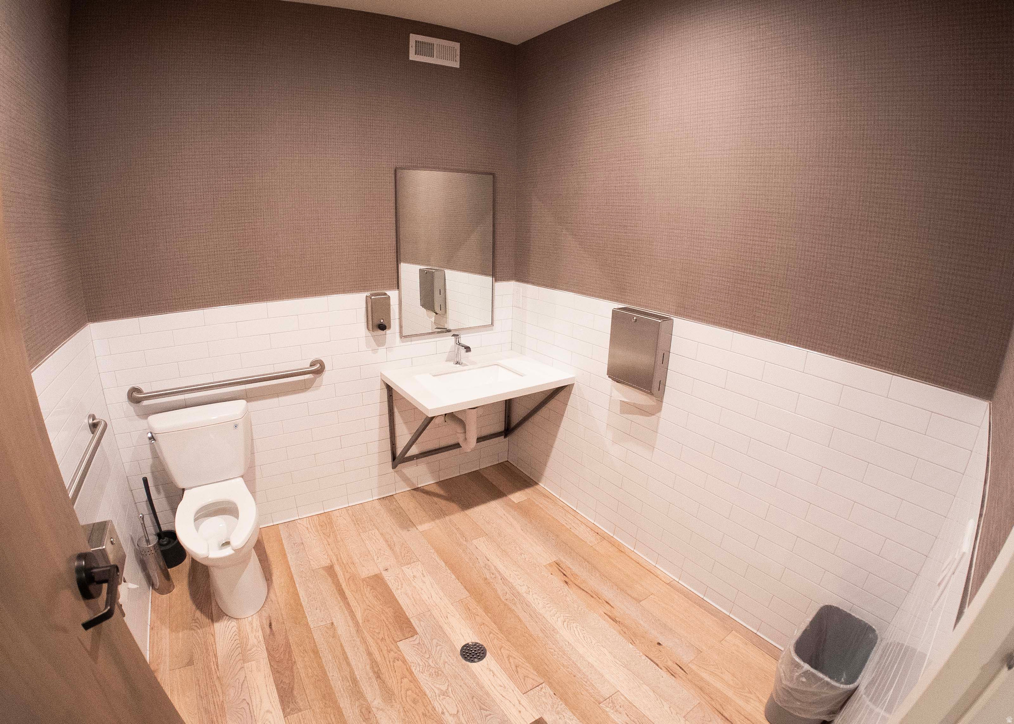 1586 E STRATFORD AVE AVE