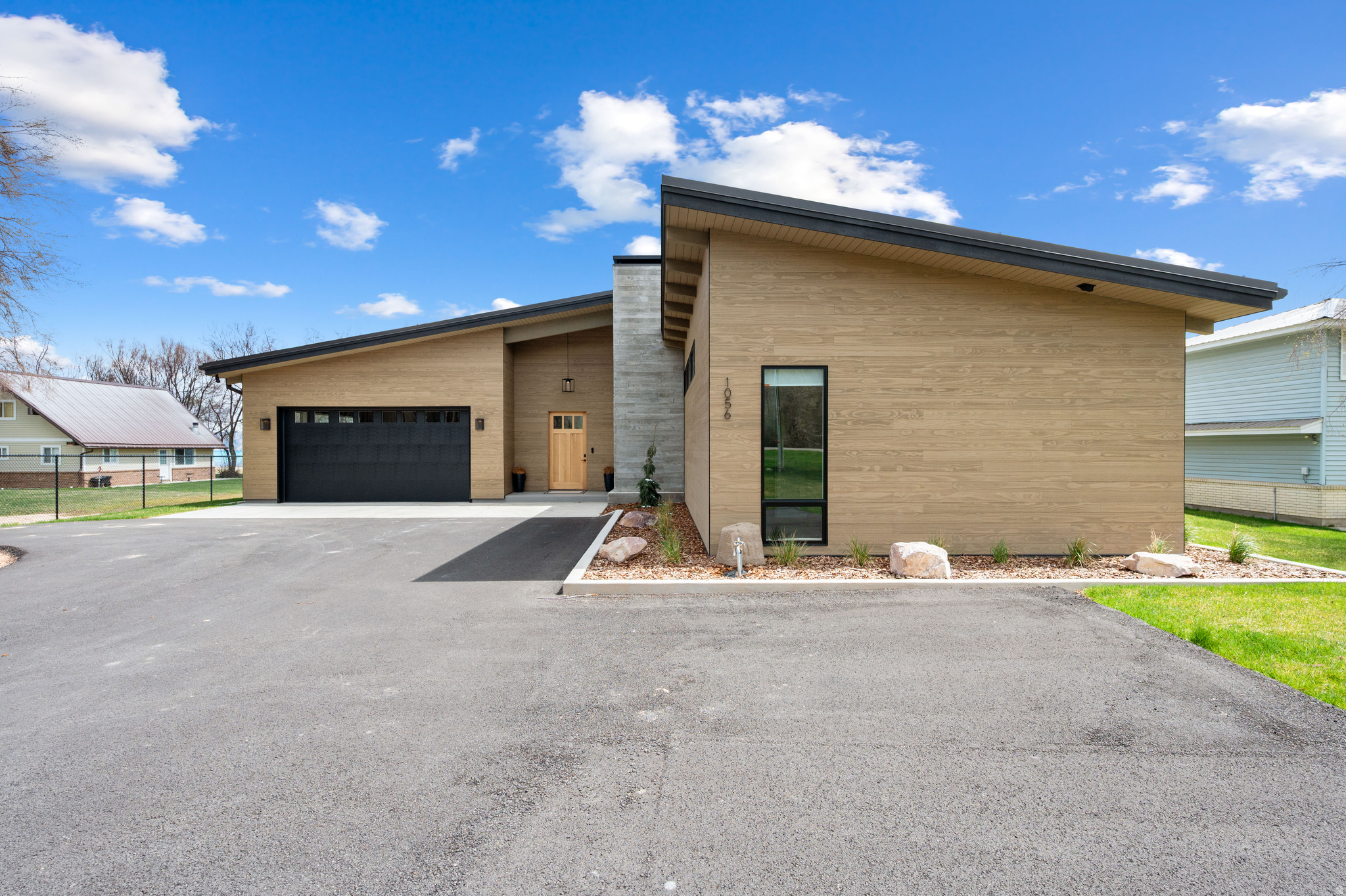 1056 S BEAR LAKE BLVD