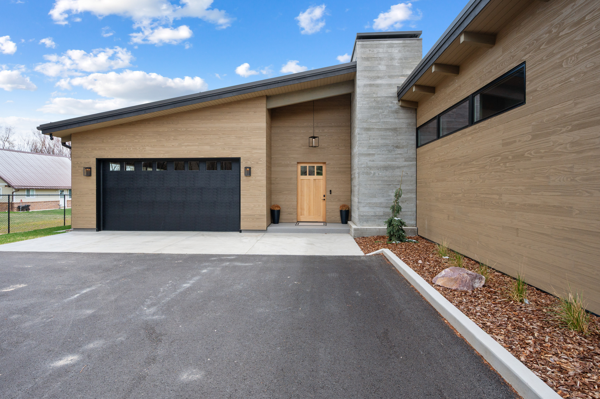1056 S BEAR LAKE BLVD