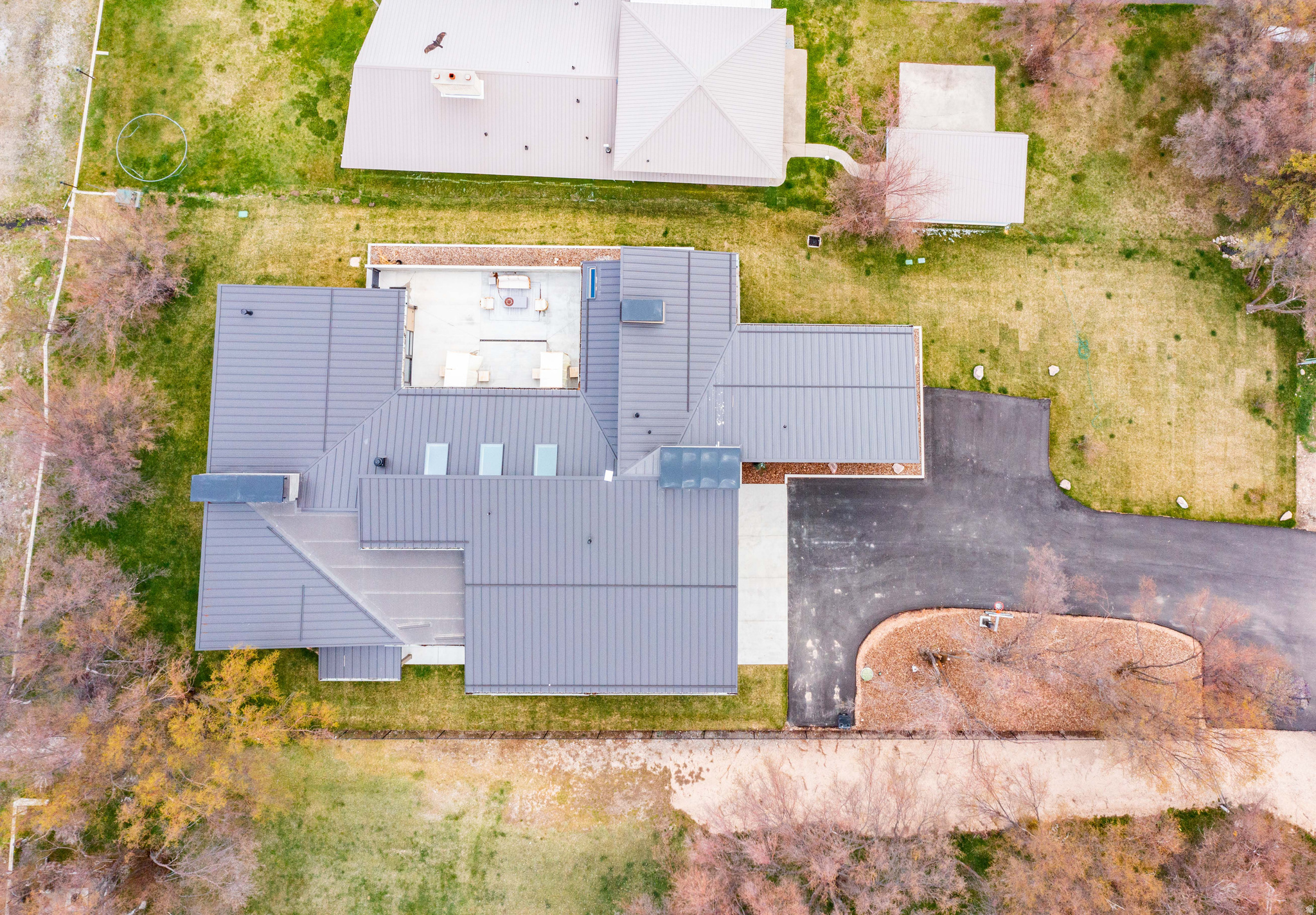 1056 S BEAR LAKE BLVD