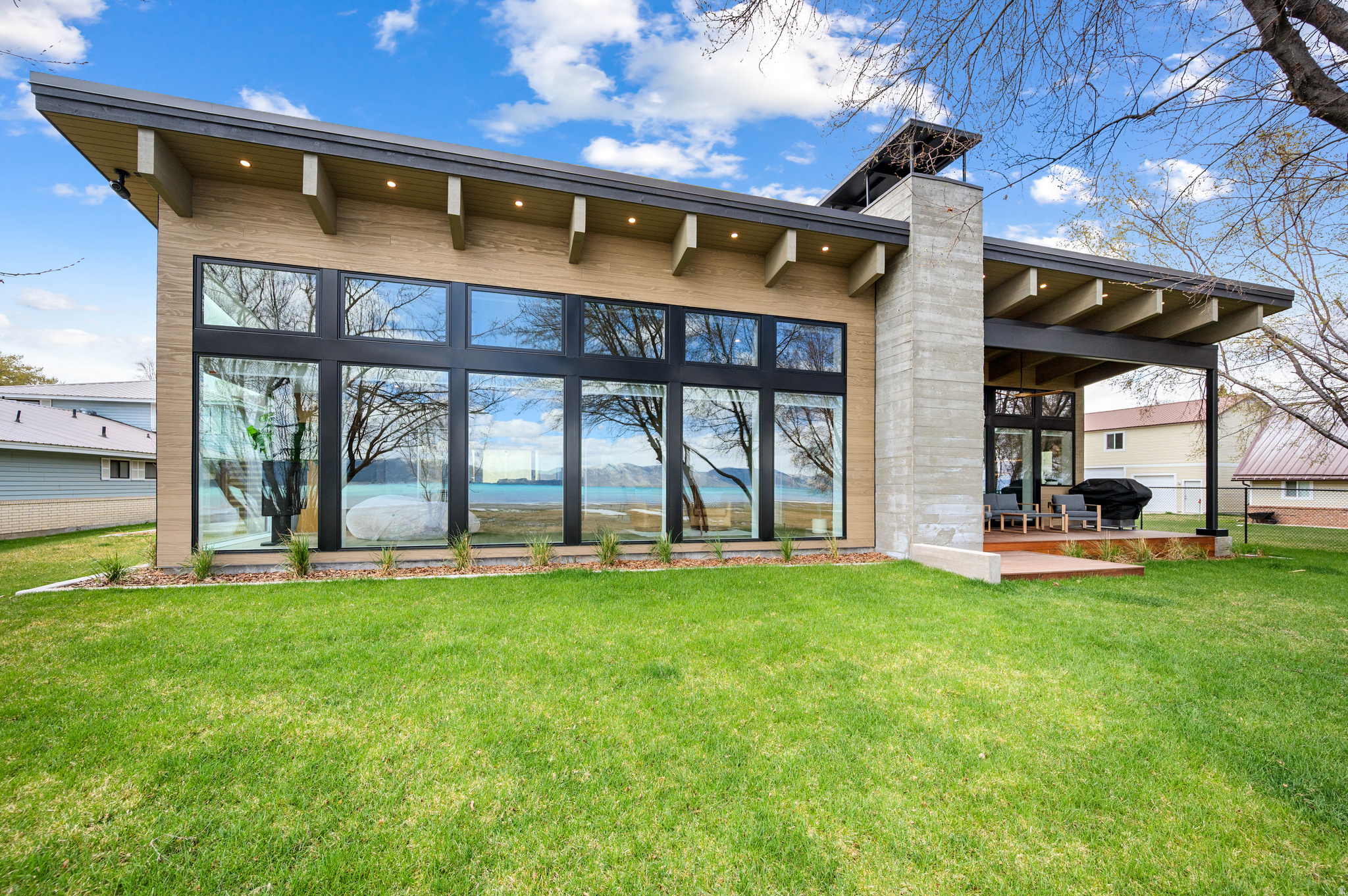 1056 S BEAR LAKE BLVD