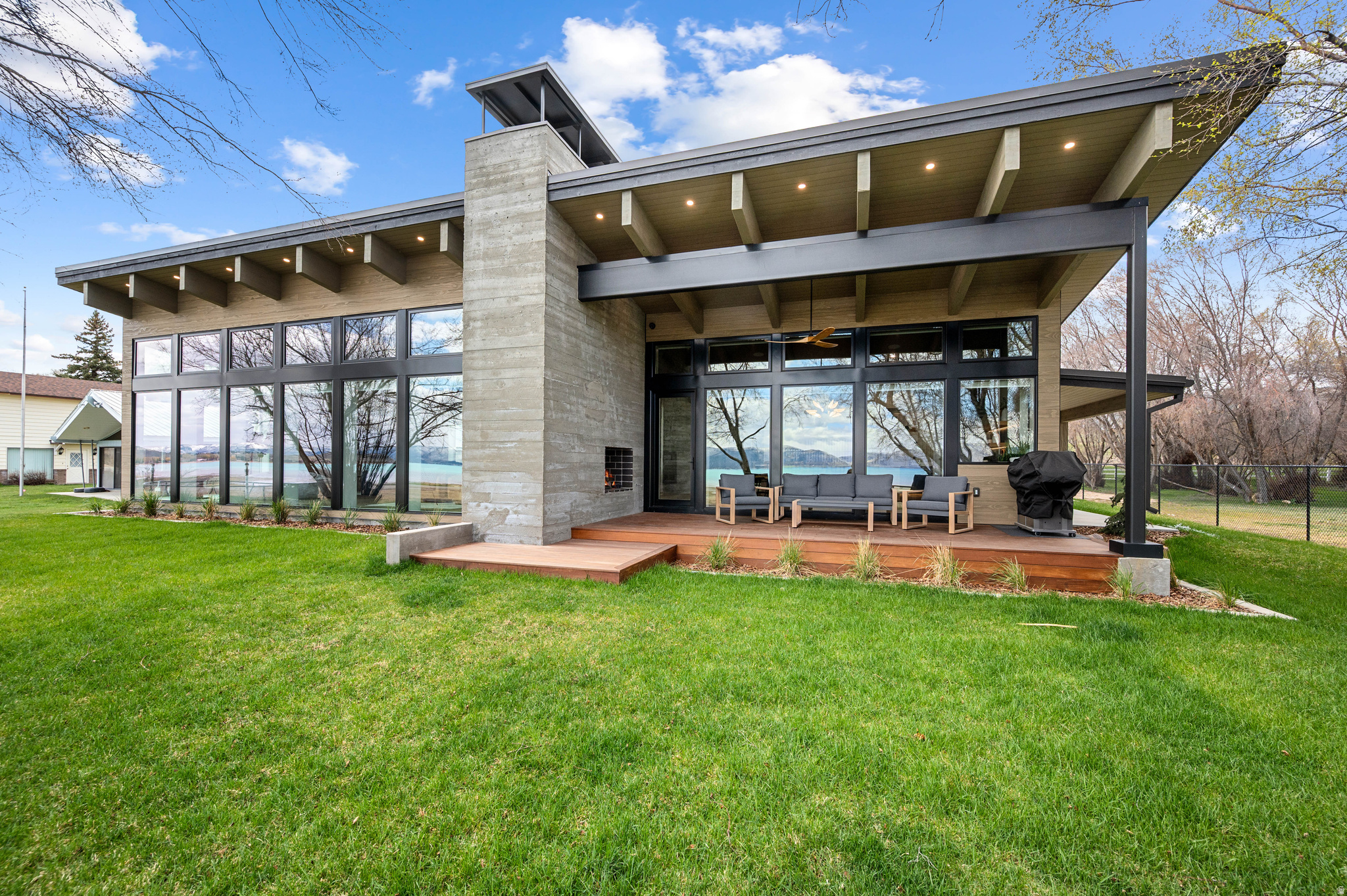 1056 S BEAR LAKE BLVD