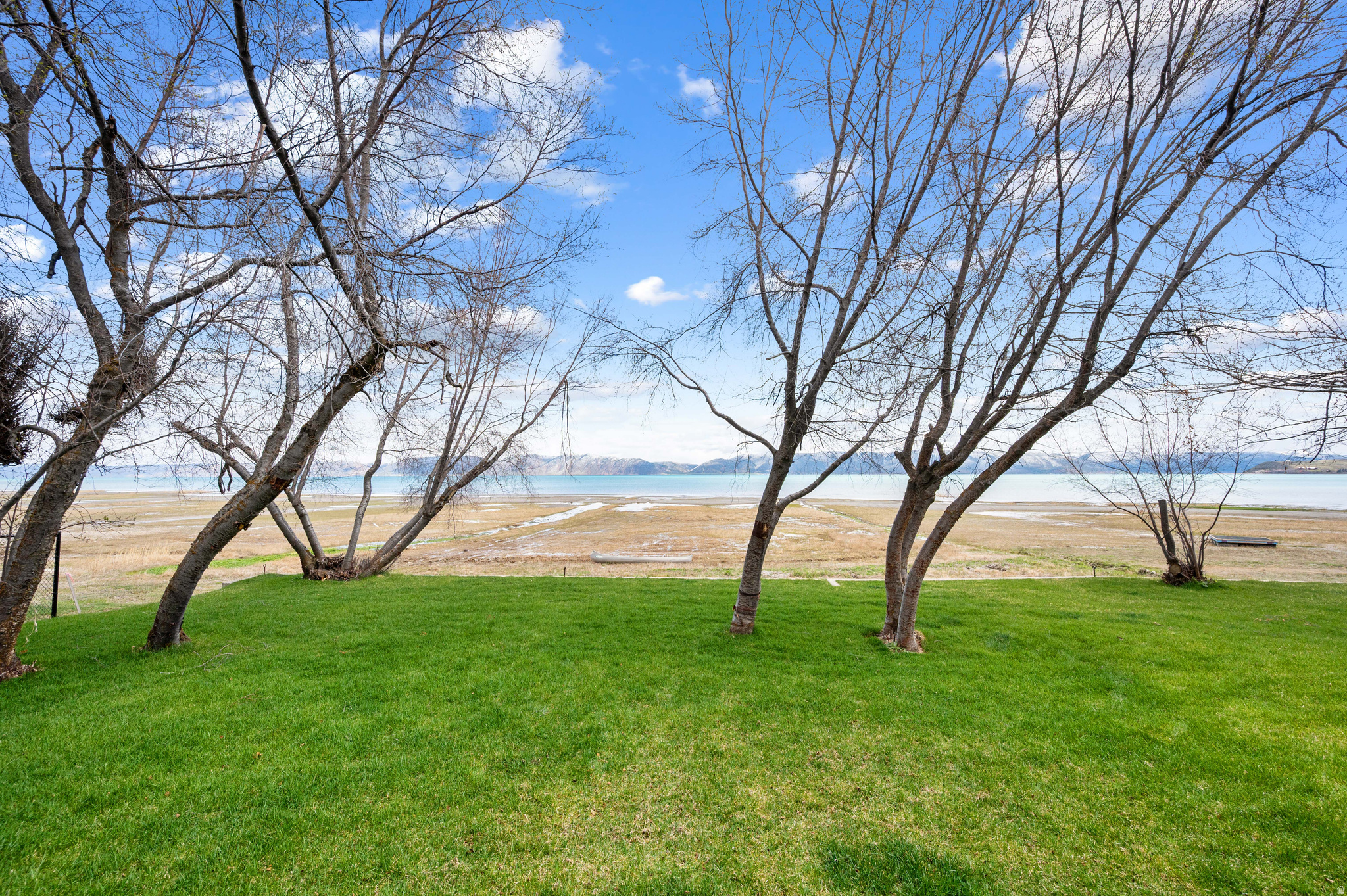 1056 S BEAR LAKE BLVD