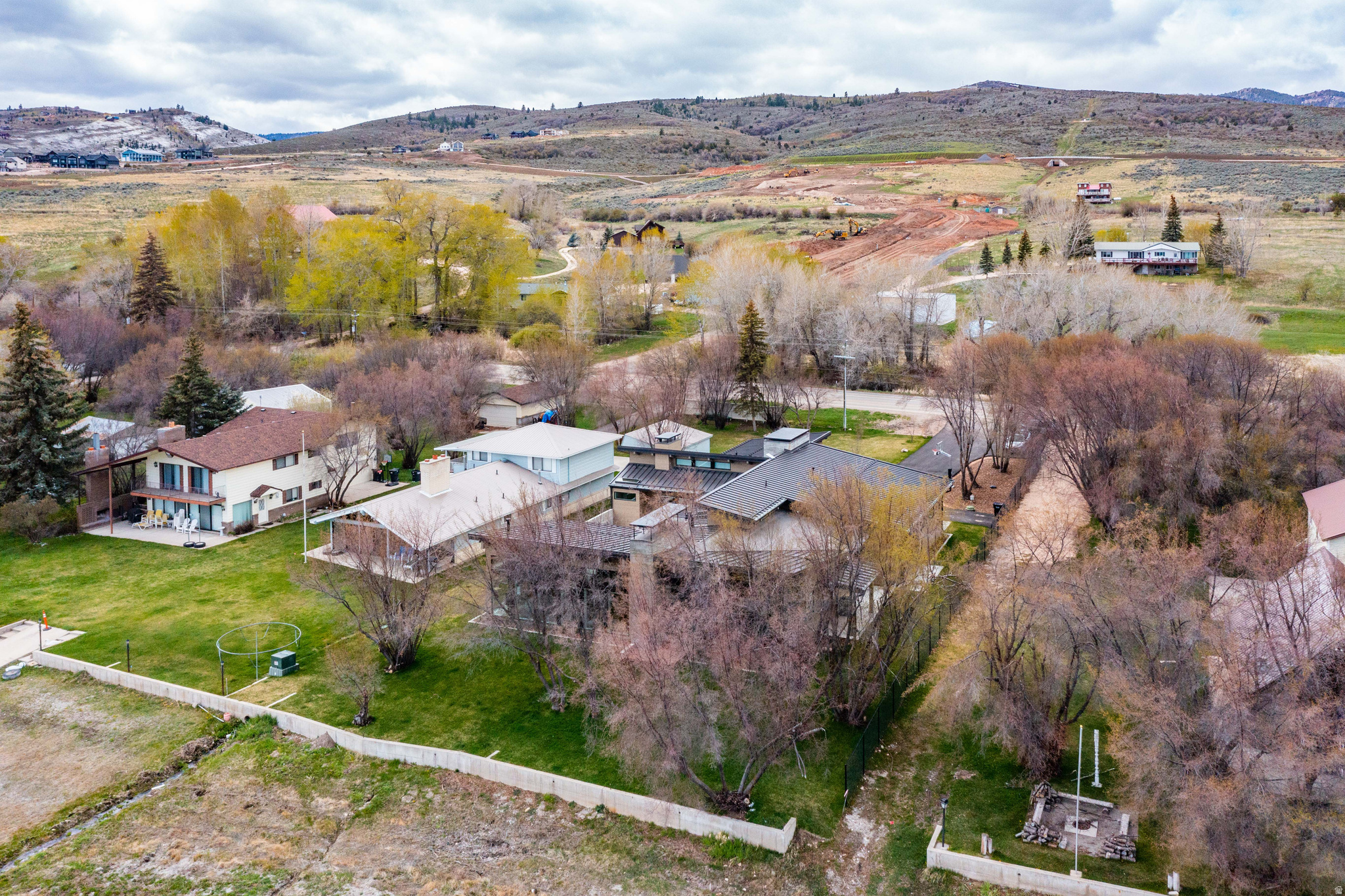 1056 S BEAR LAKE BLVD