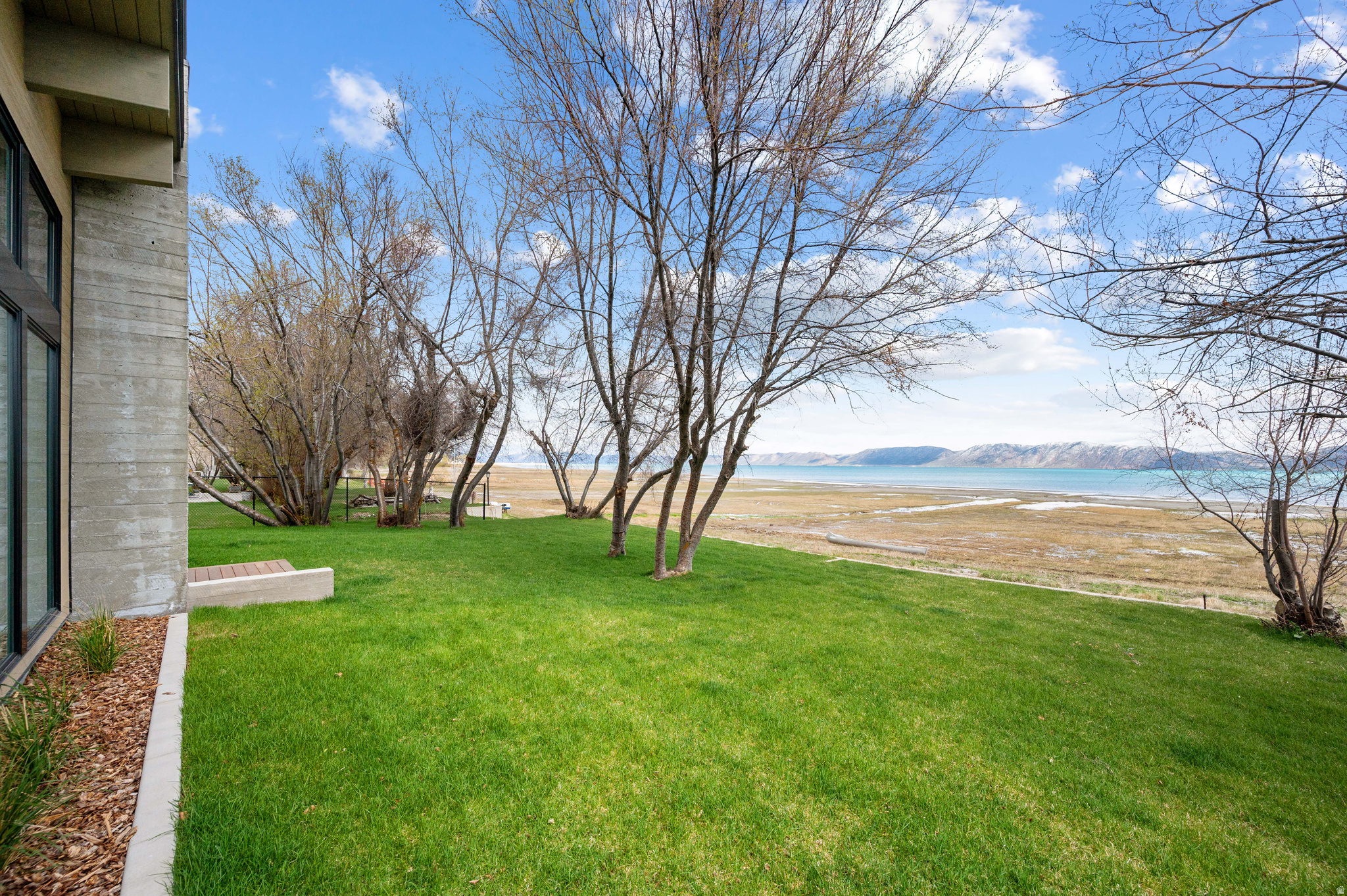 1056 S BEAR LAKE BLVD
