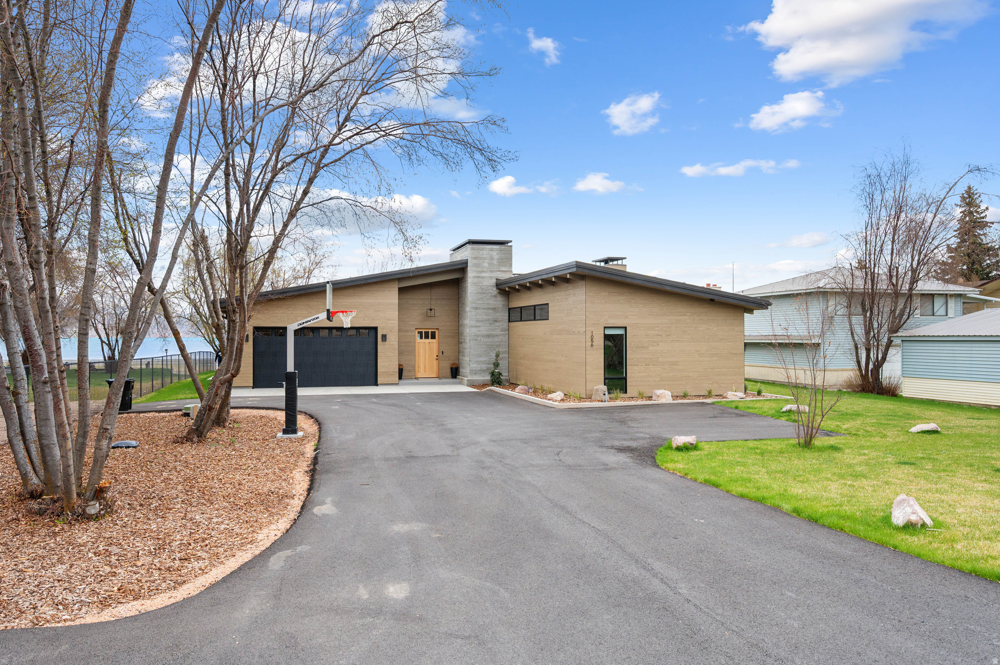1056 S BEAR LAKE BLVD