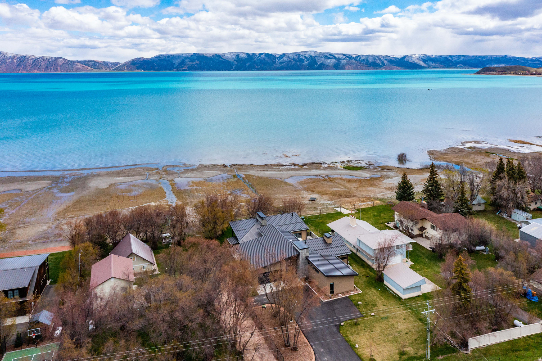 1056 S BEAR LAKE BLVD