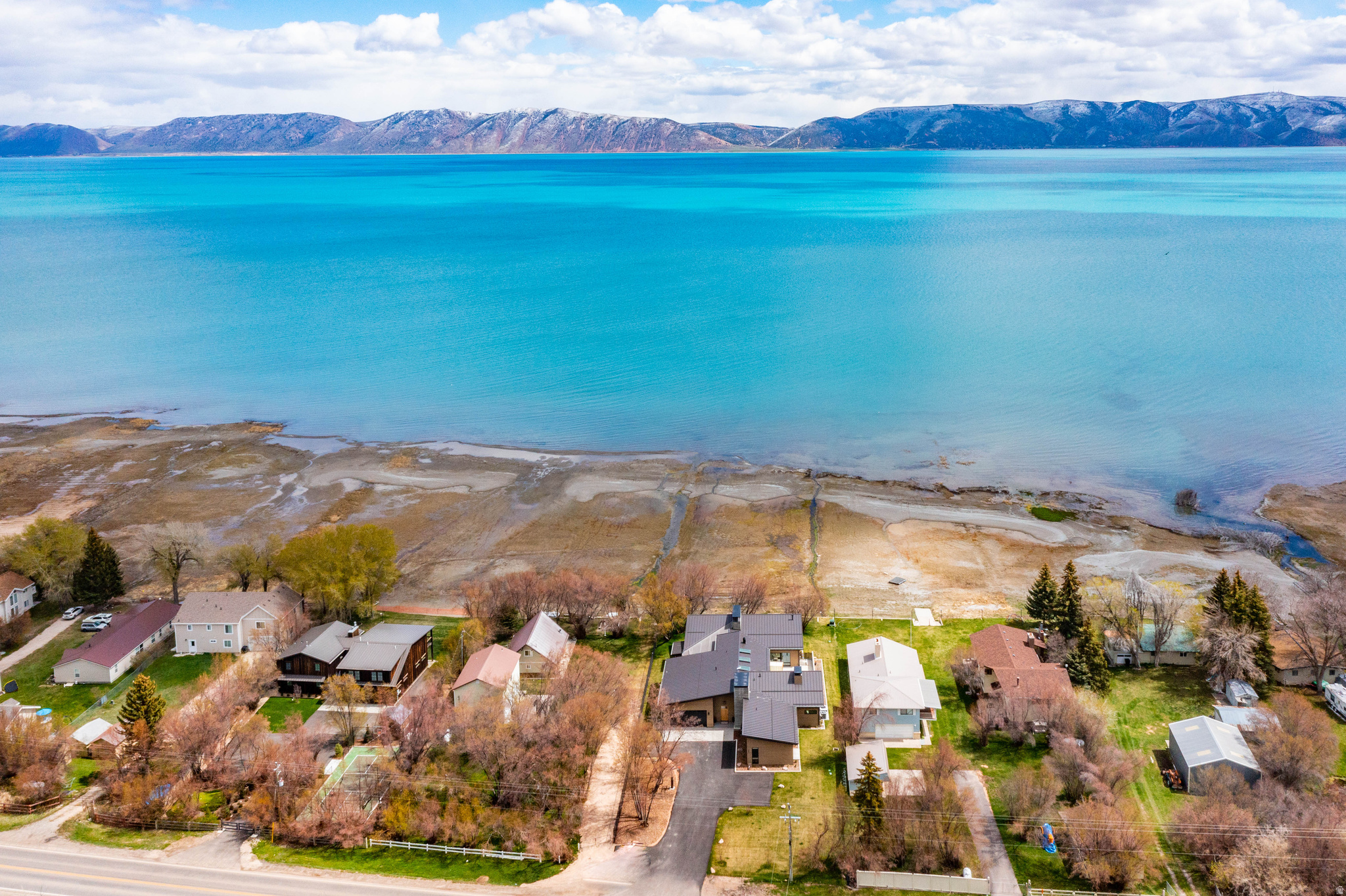 1056 S BEAR LAKE BLVD