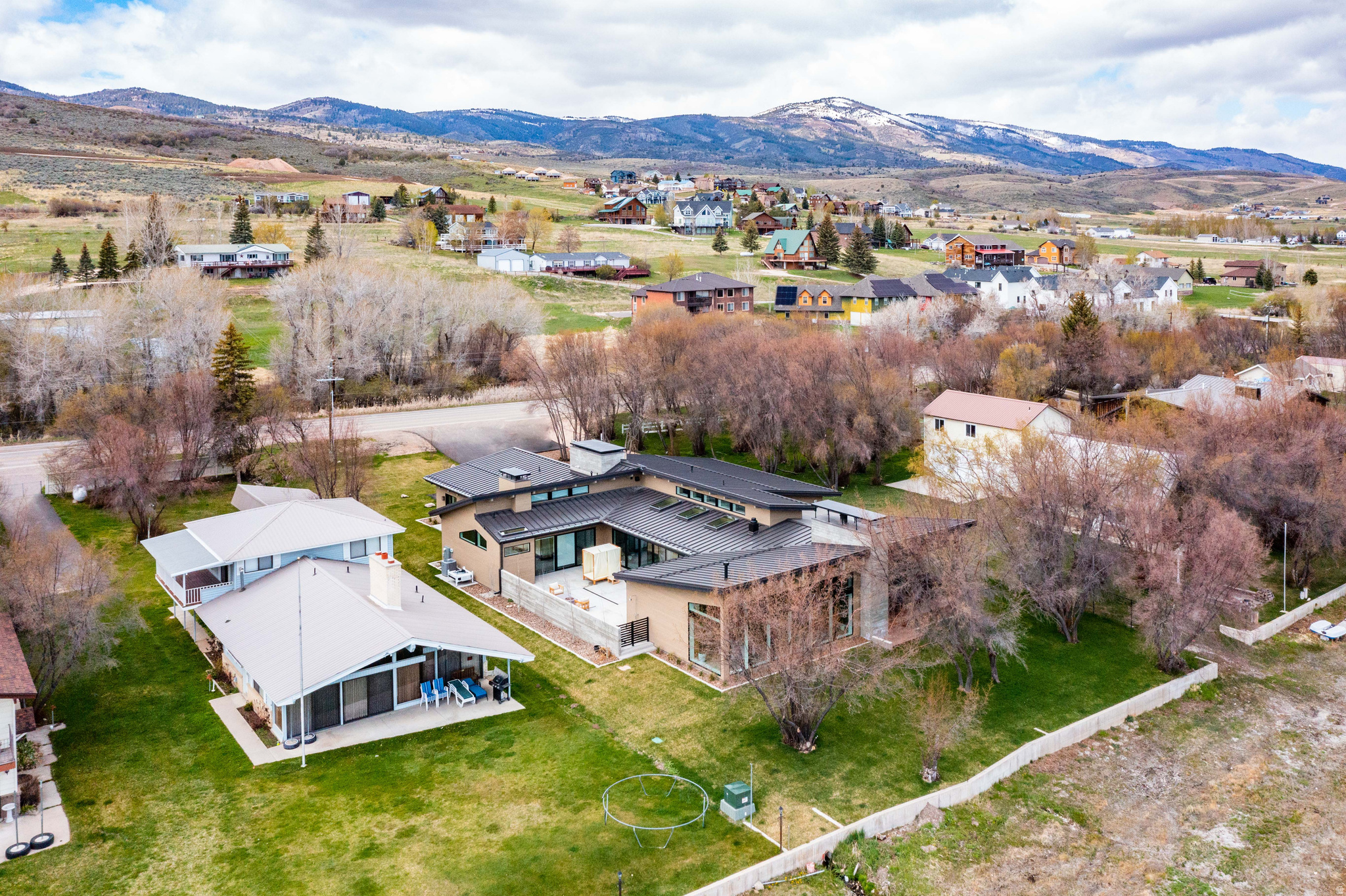 1056 S BEAR LAKE BLVD