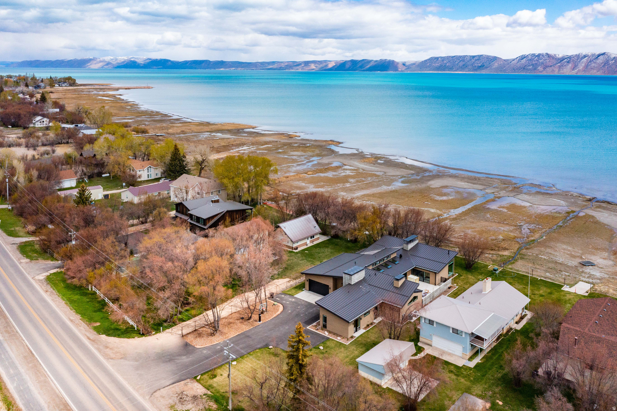 1056 S BEAR LAKE BLVD