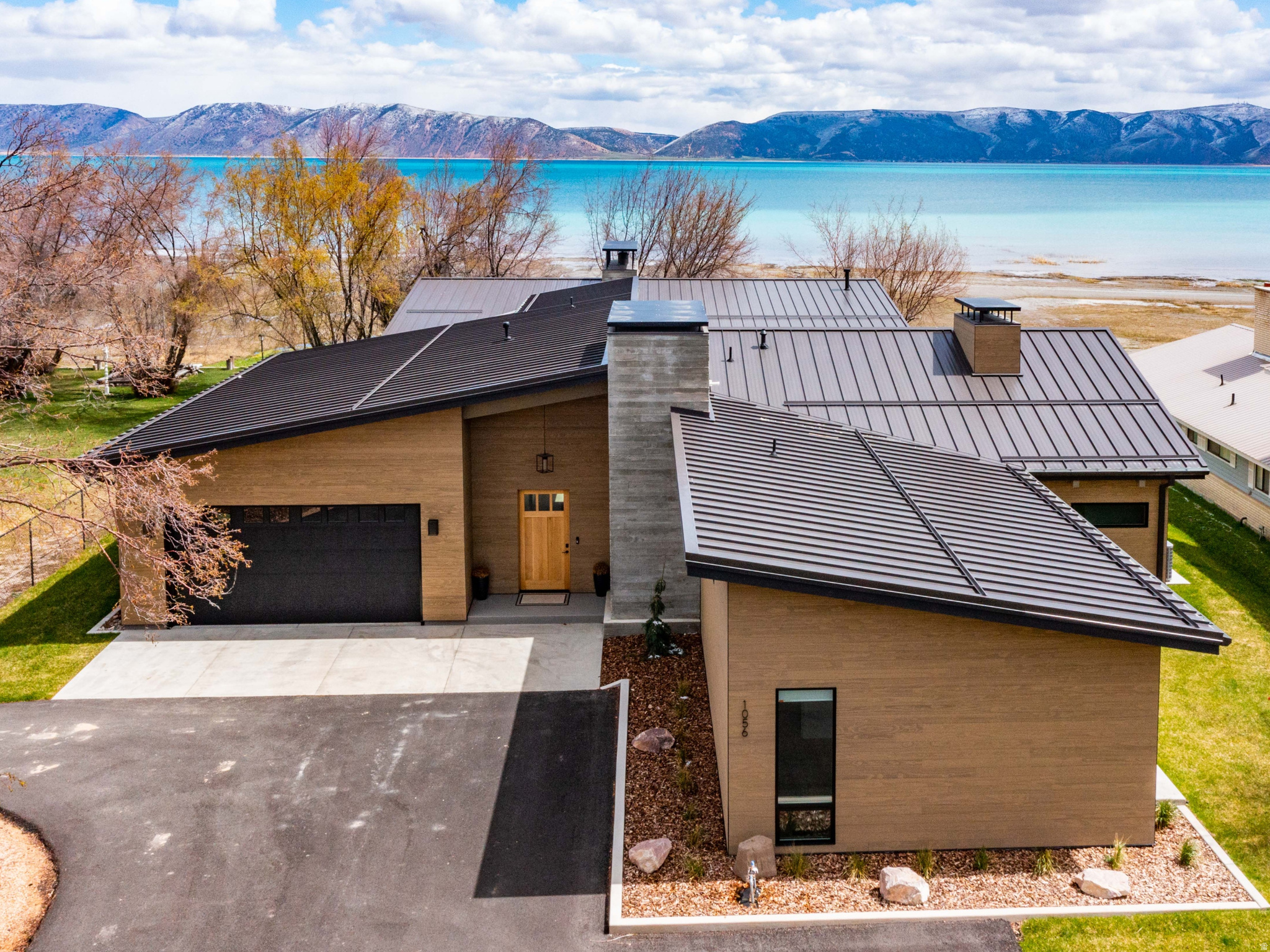 1056 S BEAR LAKE BLVD