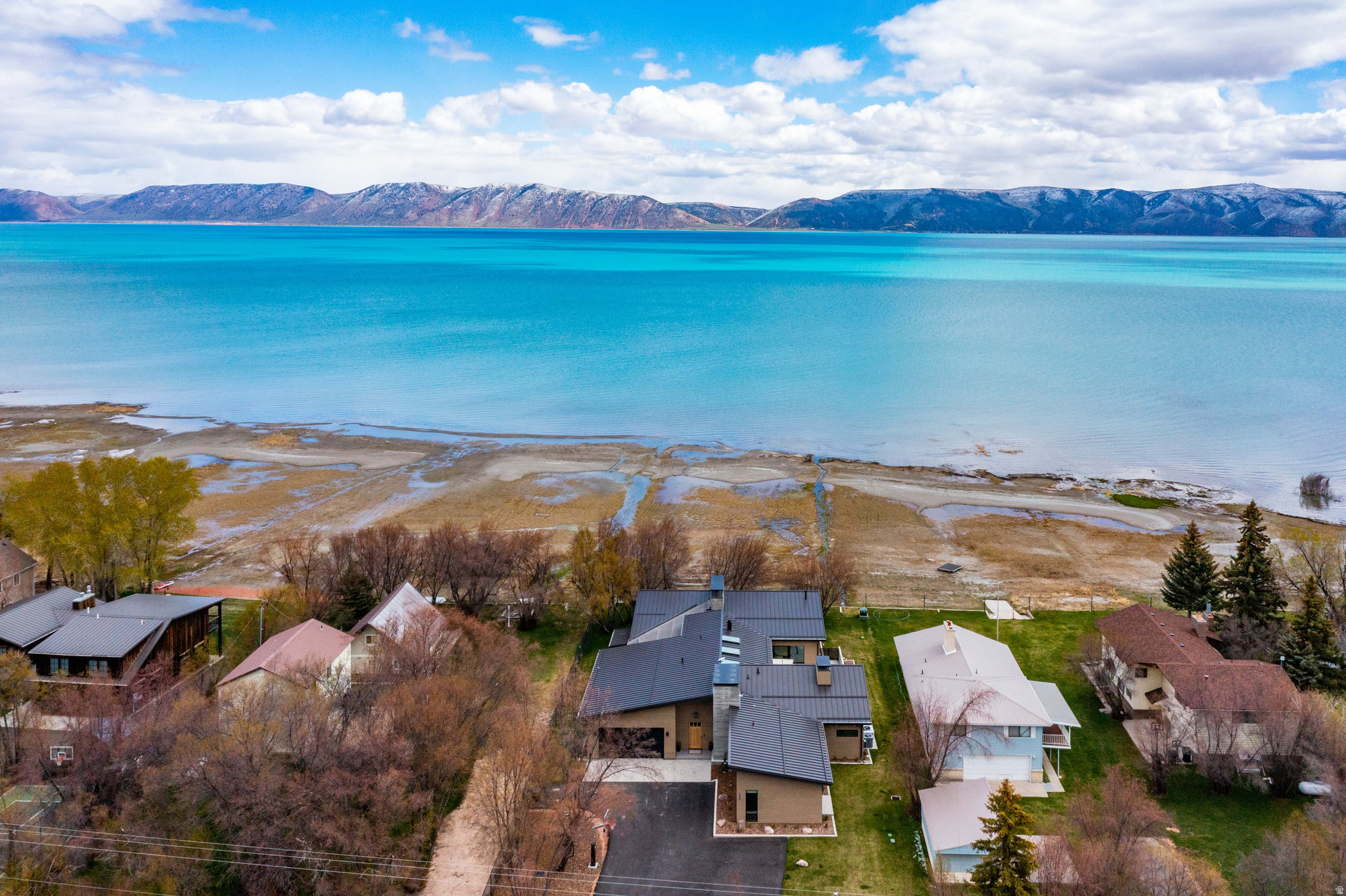 1056 S BEAR LAKE BLVD